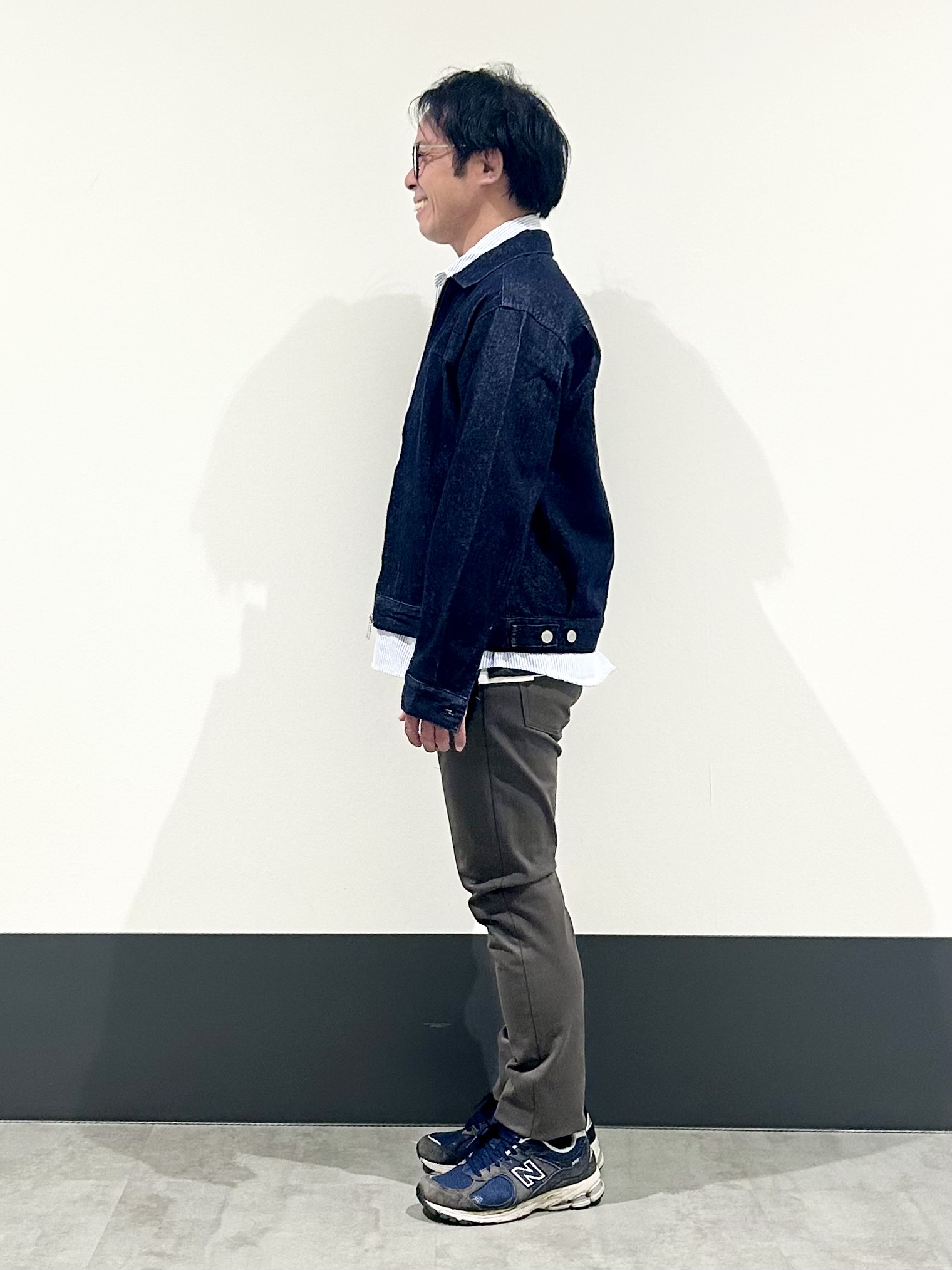 KENJI Iさんの「THE SHOP TK｜【色落ちしにくい/セットアップ可】デニムライク ジップアップジャケット」を使ったコーディネート