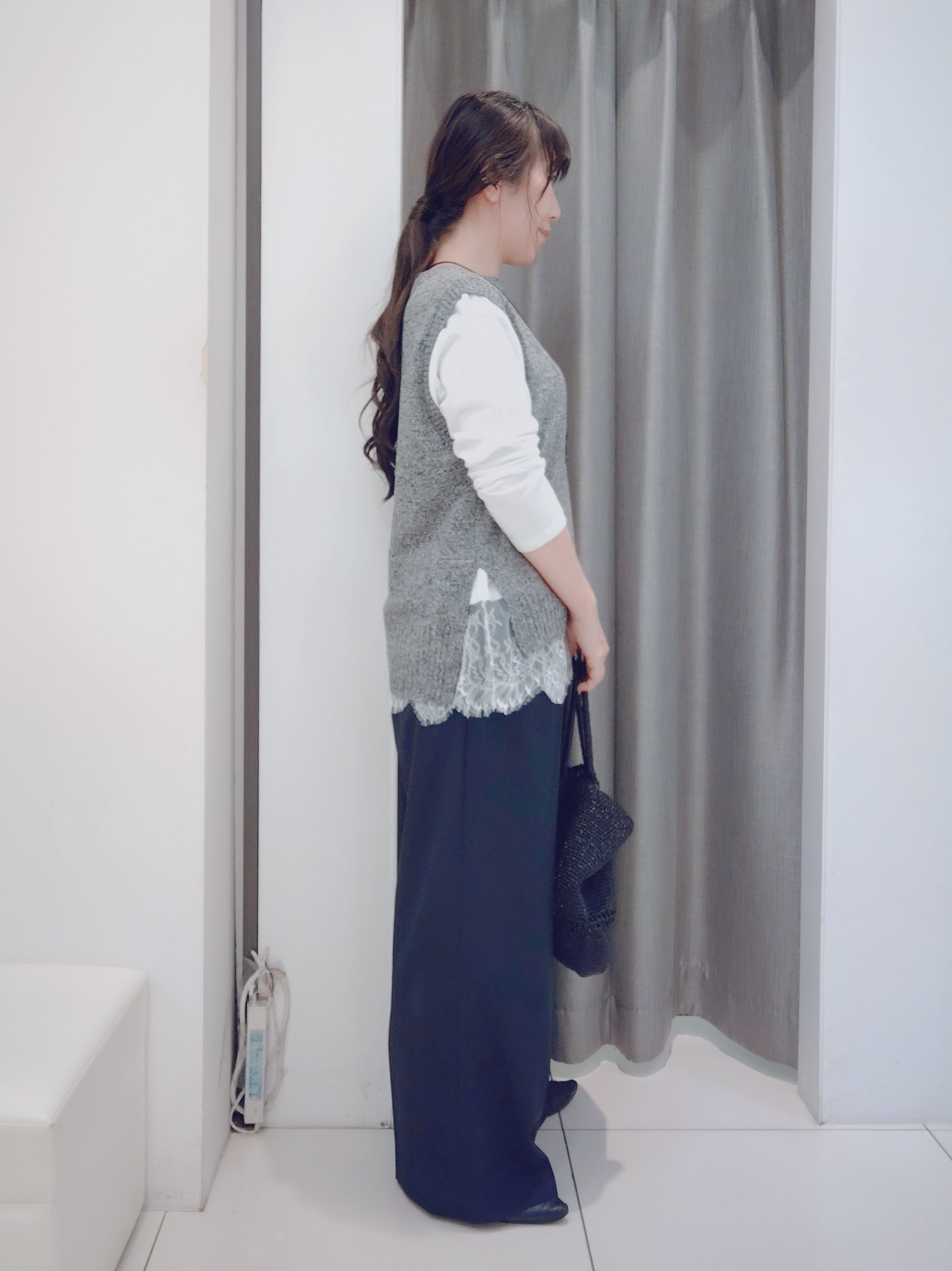 YABUさんの「UNTITLED｜【5色展開/手洗い可】ローシルクウールニットベスト」を使ったコーディネート
