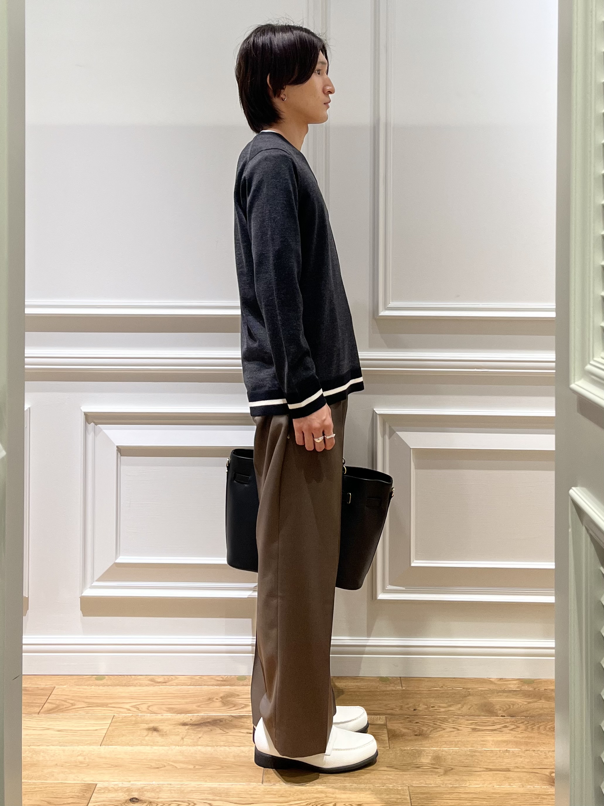 Watanabeさんの「DRESSTERIOR｜【ウォッシャブル】ファインメリノVネックニット」を使ったコーディネート