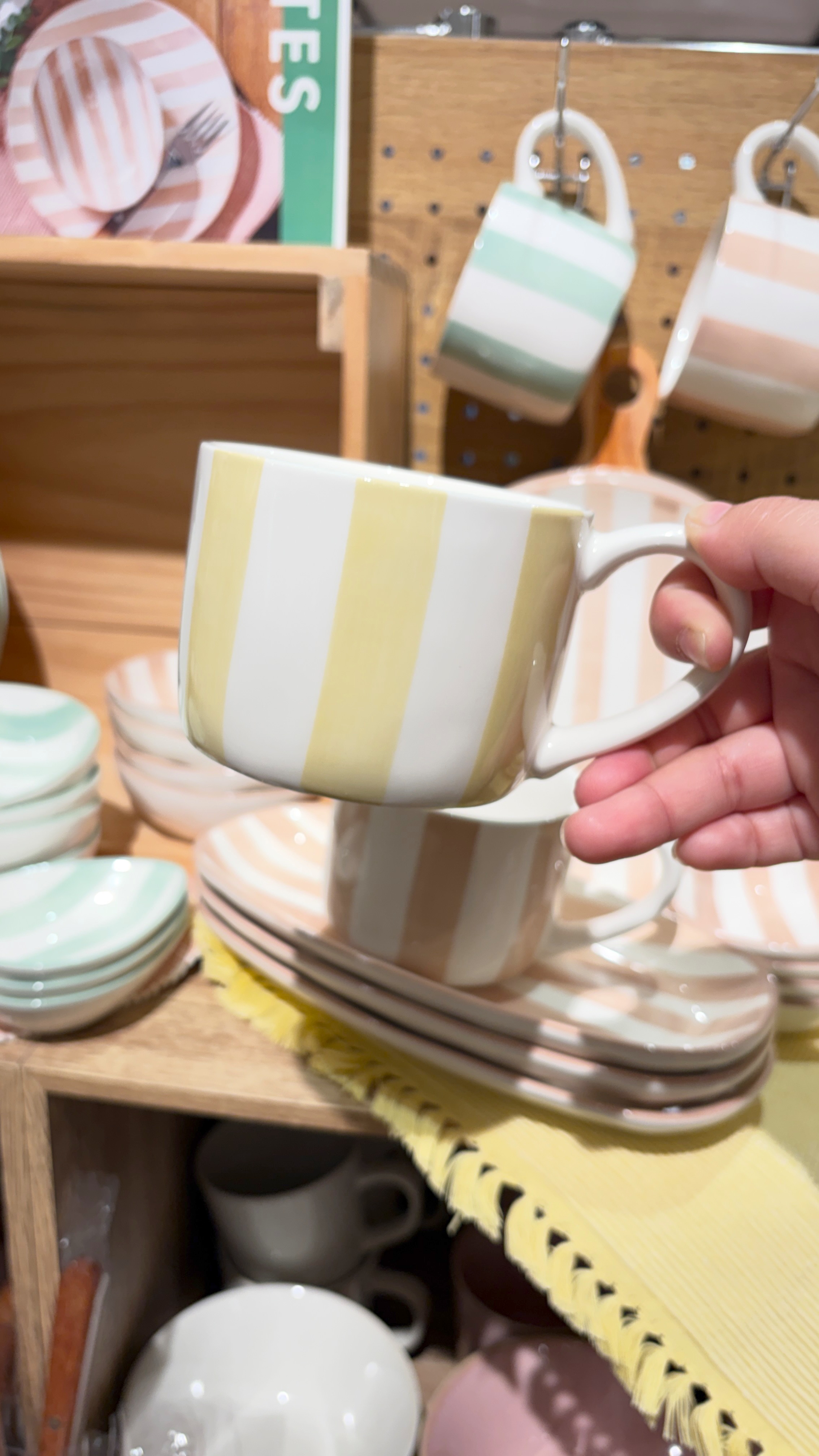 まのちゃんさんの「212 KITCHEN STORE｜ストライプ リーフボウル PK」を使ったコーディネート
