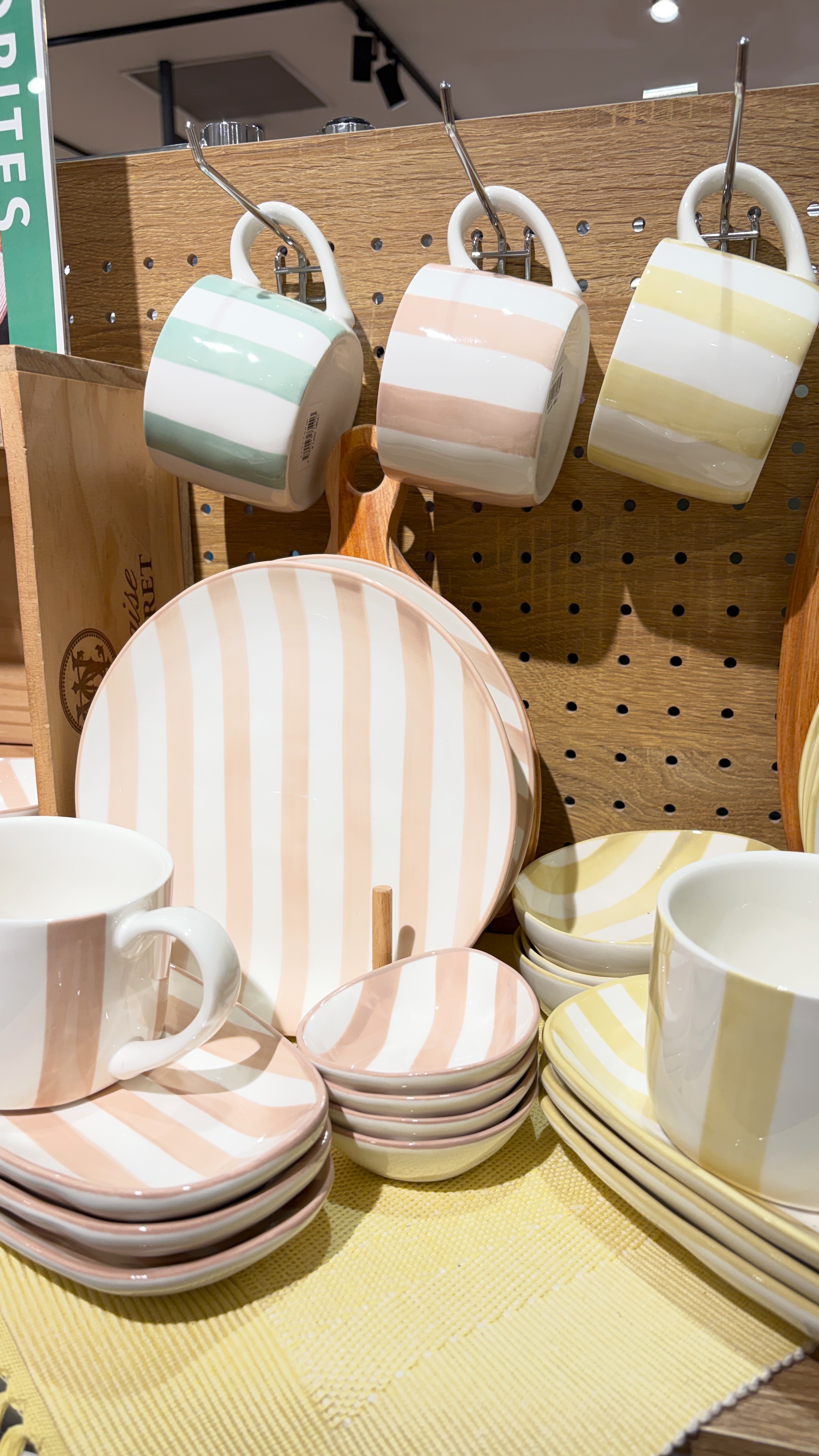 まのちゃんさんの「212 KITCHEN STORE｜ストライプ リーフボウル PK」を使ったコーディネート