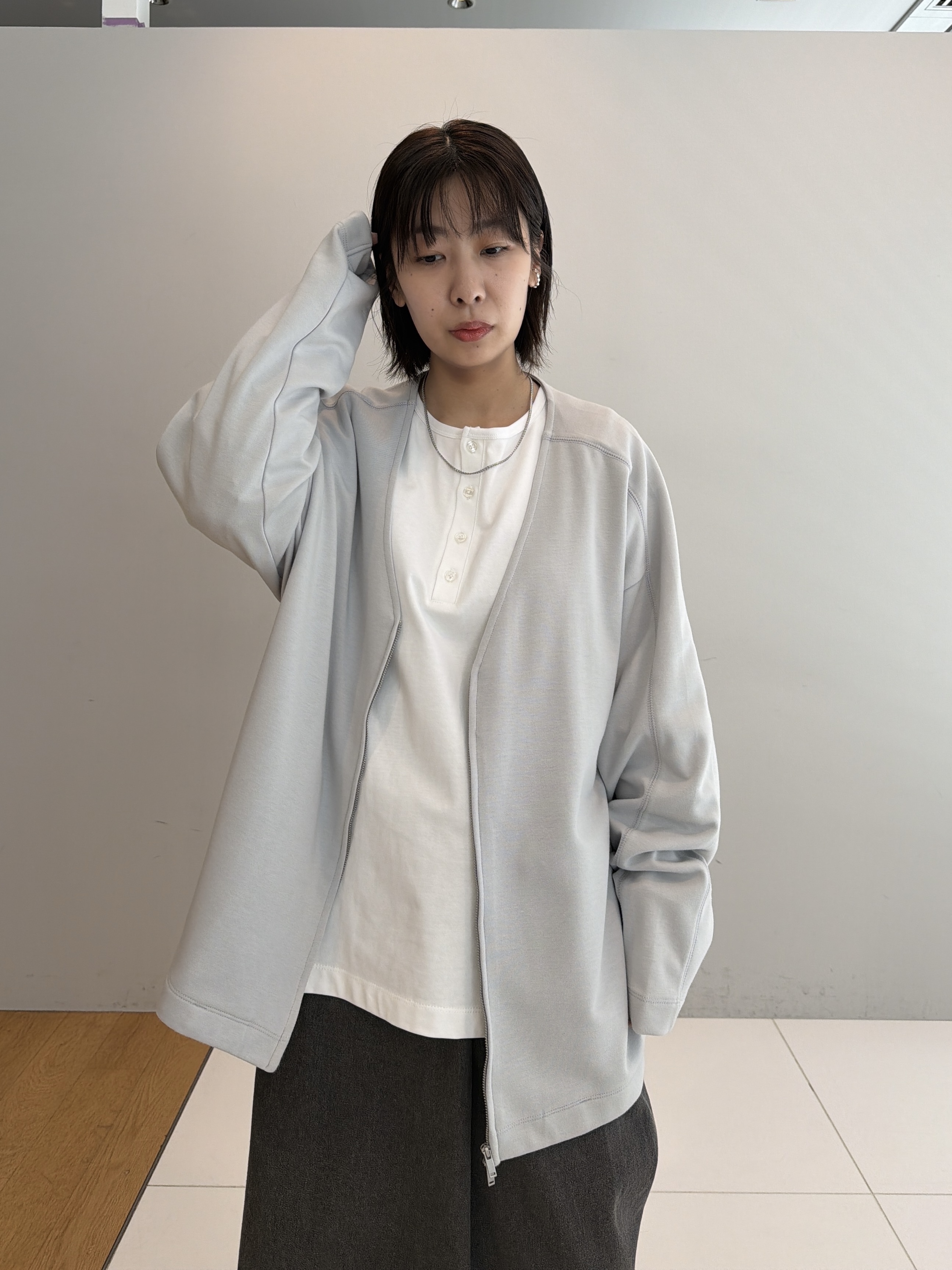 abeさんの「tk.TAKEO KIKUCHI｜ヘンリーネック長袖Tシャツ」を使ったコーディネート