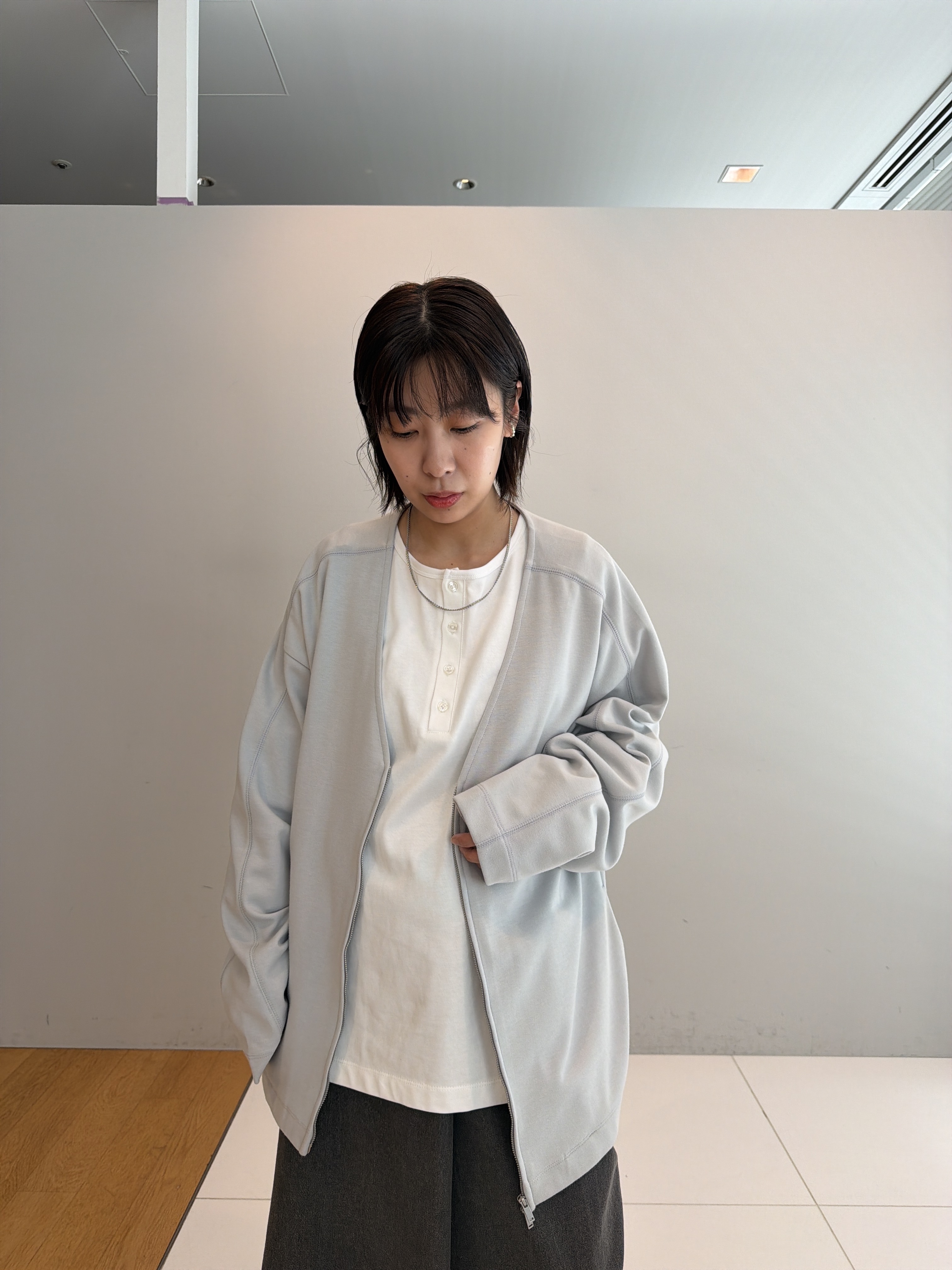 abeさんの「tk.TAKEO KIKUCHI｜ヘンリーネック長袖Tシャツ」を使ったコーディネート