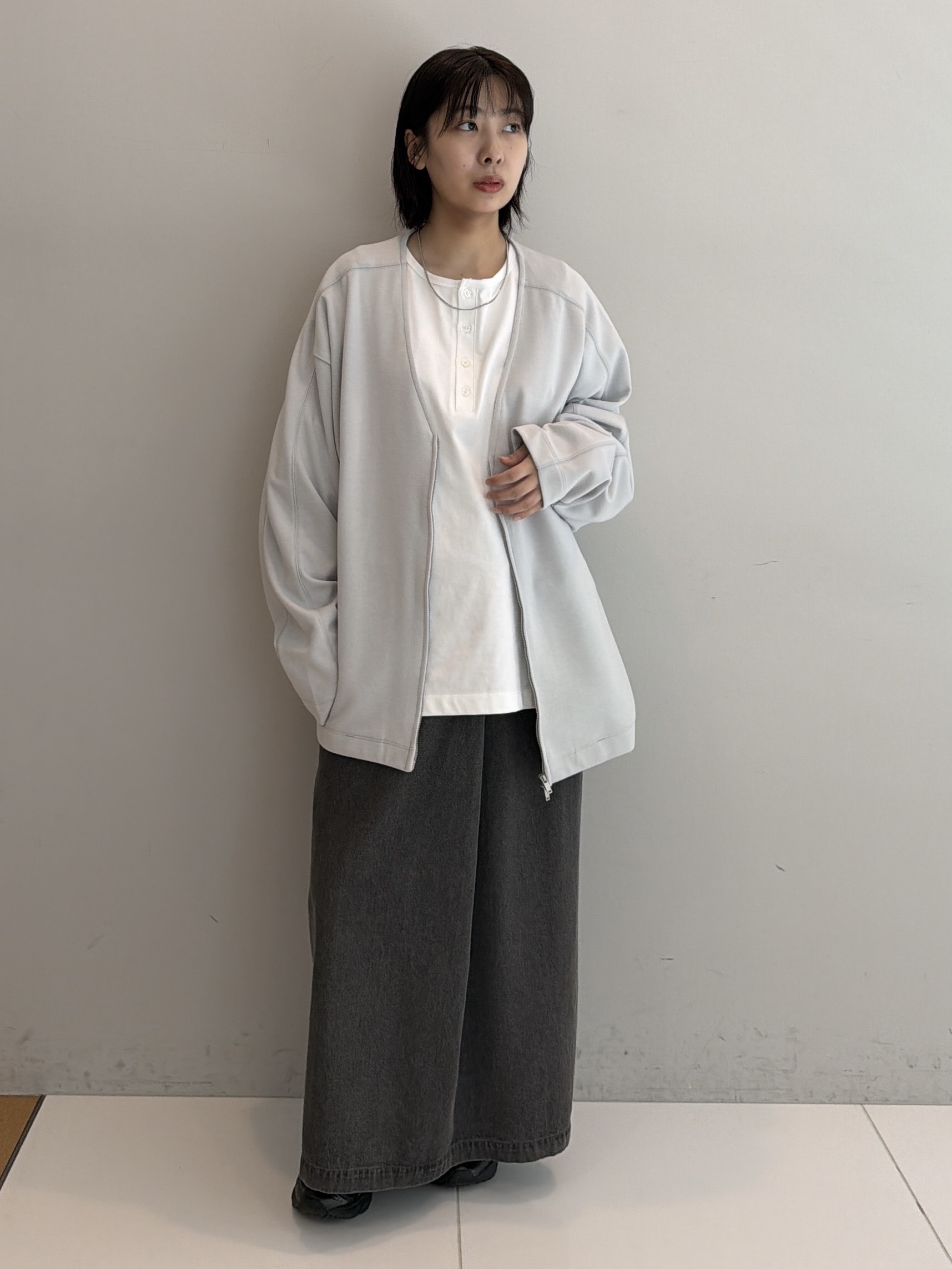 abeさんの「tk.TAKEO KIKUCHI｜ヘンリーネック長袖Tシャツ」を使ったコーディネート