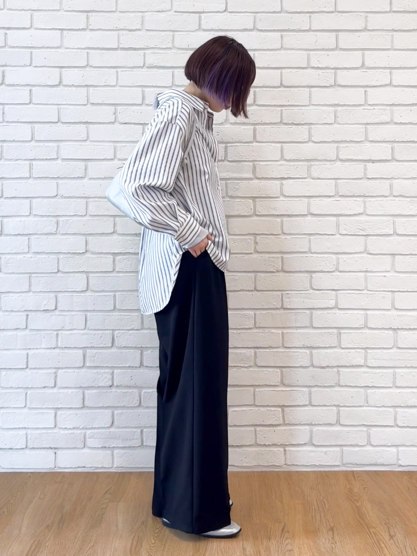 𝐜𝐡𝐢𝐤𝐚さんの「SHOO･LA･RUE｜【洗濯後しわになりにくい/S-LL】選べる6パターン 羽織としても活躍する ベーシックシャツ」を使ったコーディネート