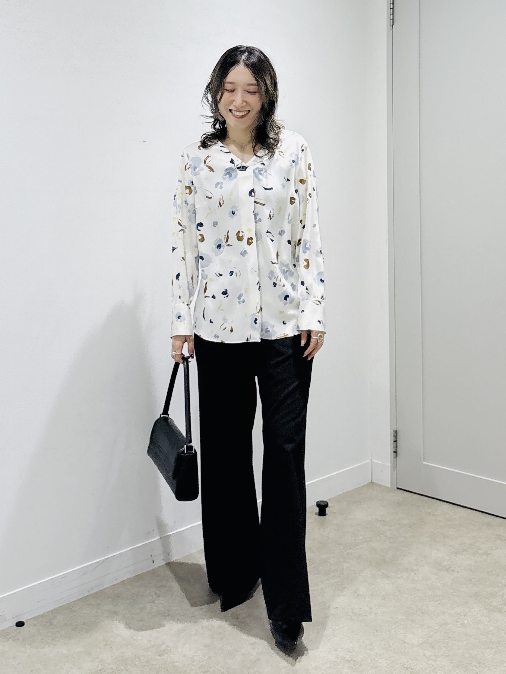 kotakiさんの「INDIVI｜【映える1枚】花柄プリントブラウス」を使ったコーディネート