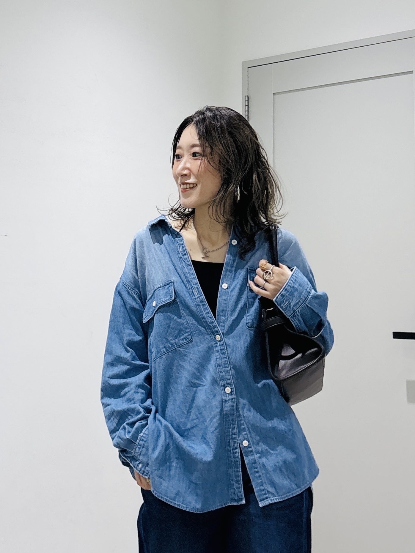 kotakiさんの「INDIVI｜【洗える／体型カバー】ライトデニム ワークシャツ」を使ったコーディネート