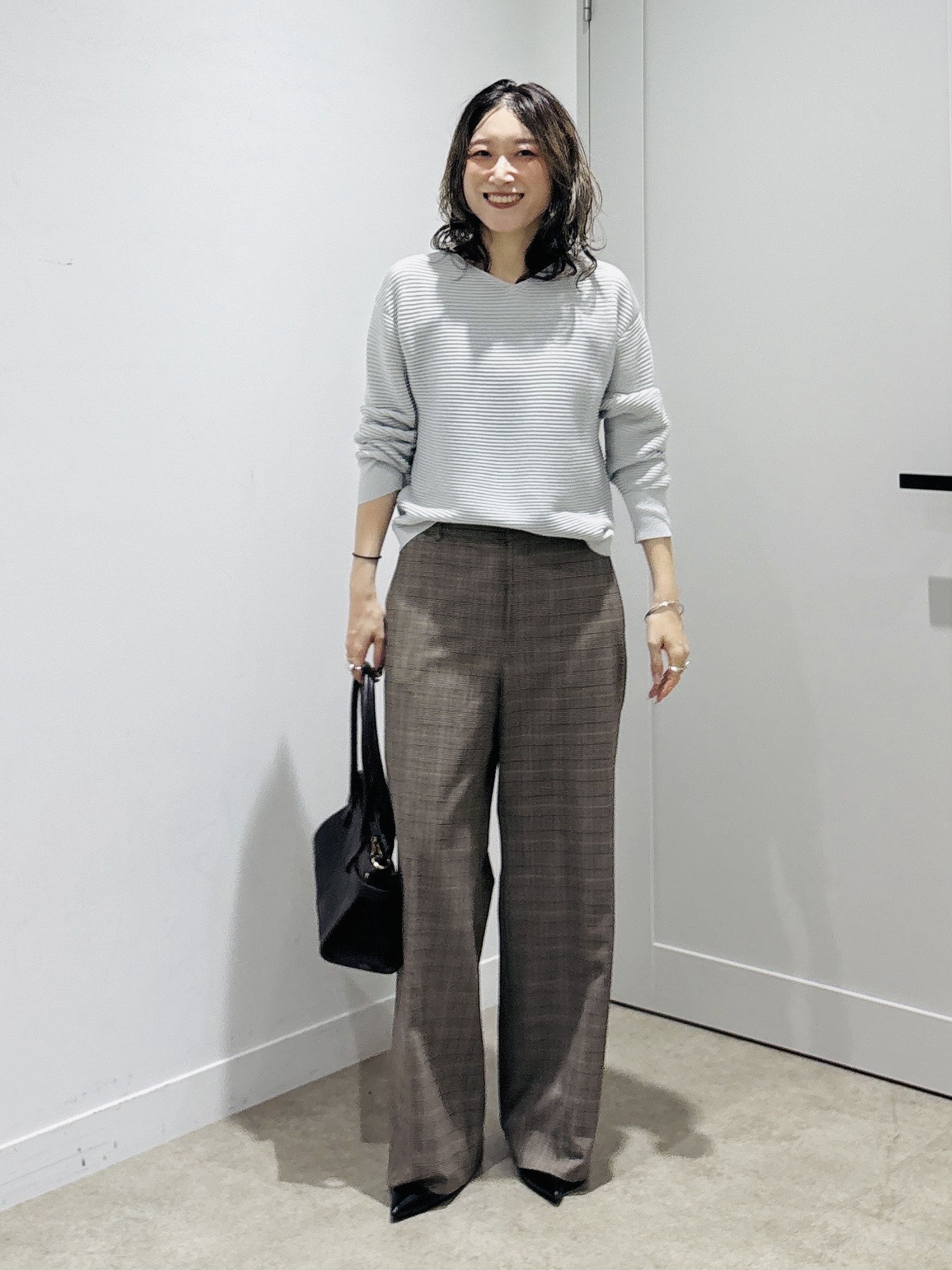 kotakiさんの「INDIVI｜◆【ウール混／体型カバー】ラメガーター編み Vネックニット」を使ったコーディネート