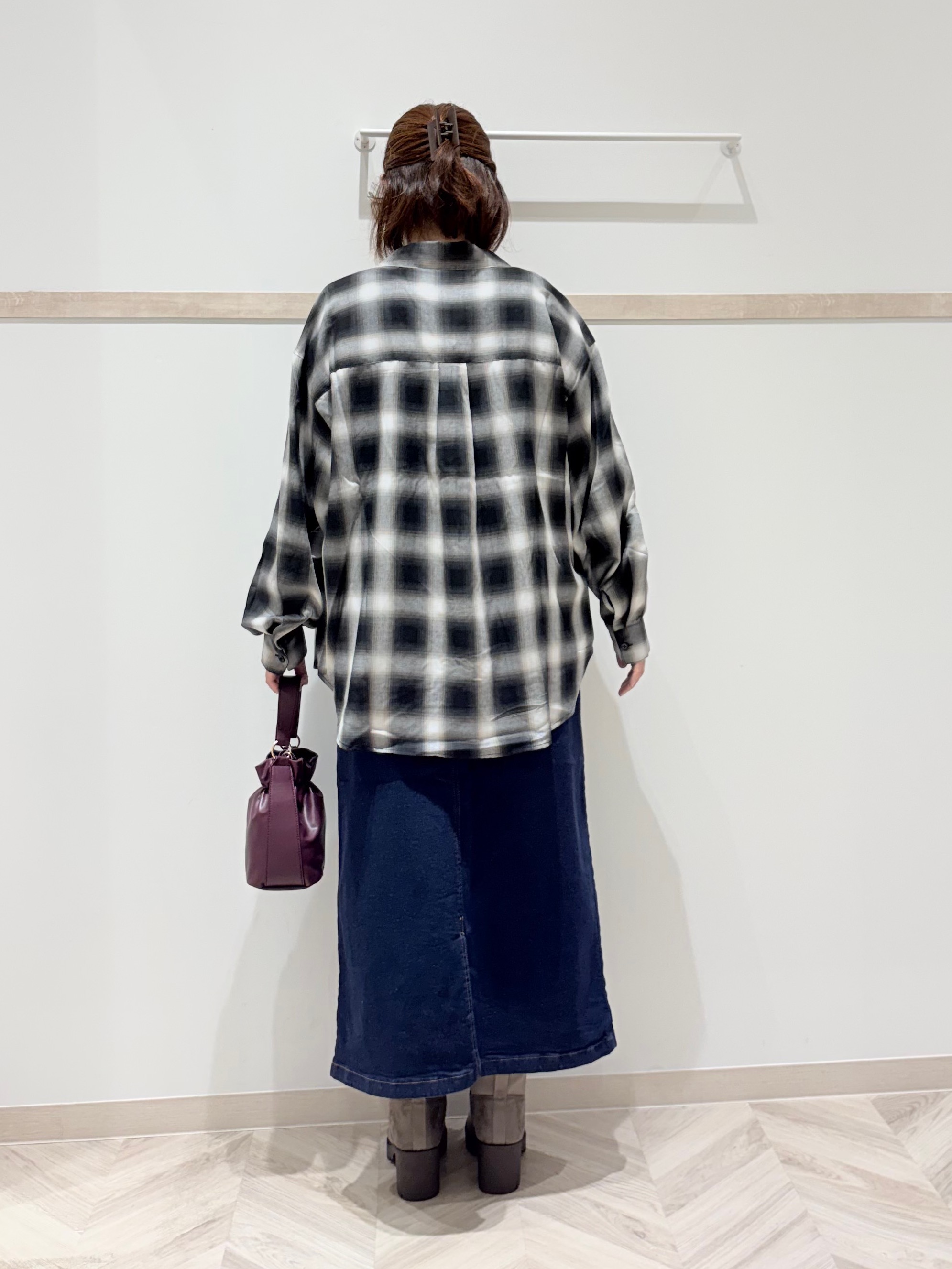 c_h_i_k_aさんの「SHOO･LA･RUE｜【洗濯後しわになりにくい/S-LL】選べる6パターン 羽織としても活躍する ベーシックシャツ」を使ったコーディネート