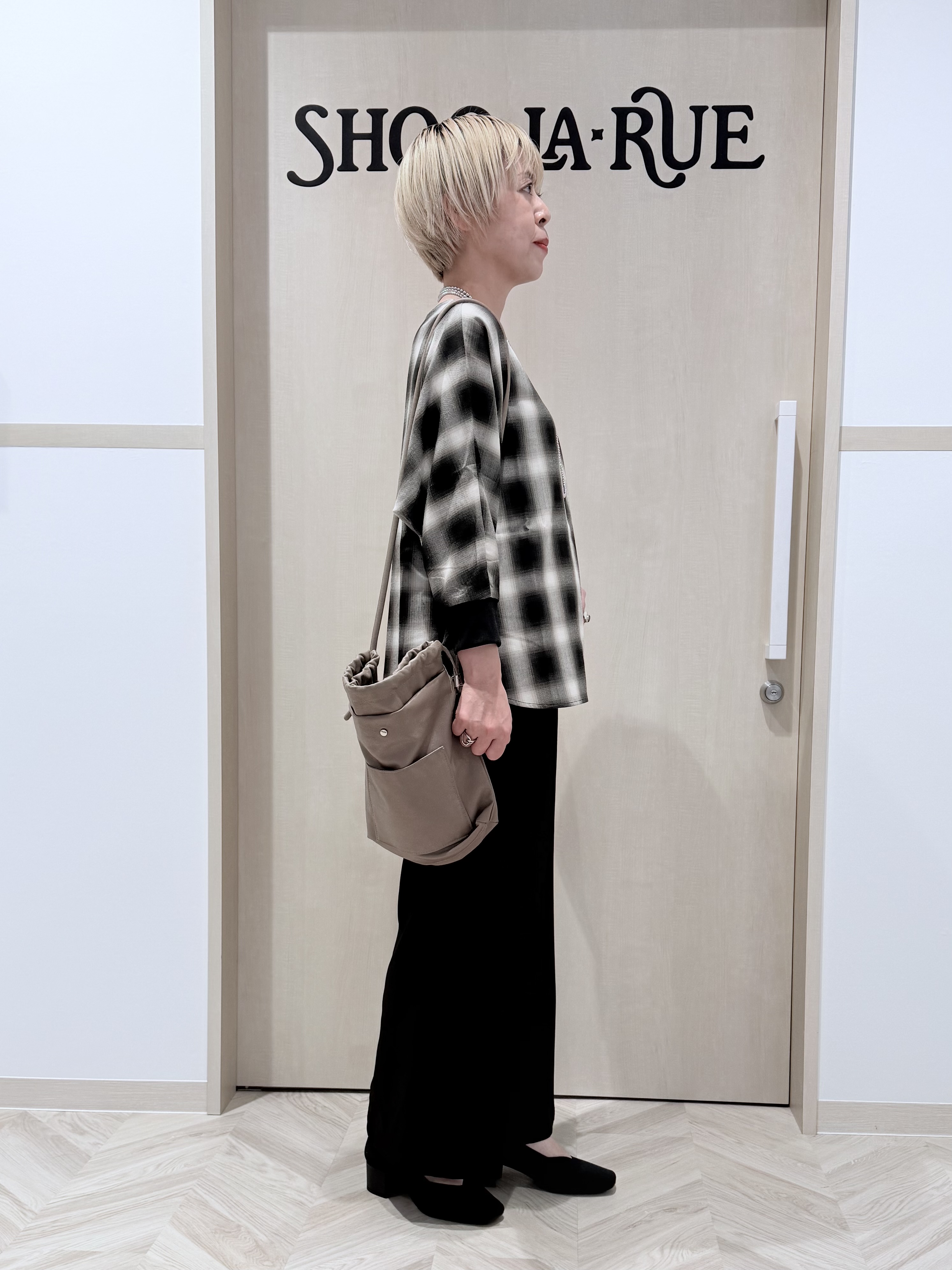 chieさんの「SHOO･LA･RUE｜【着丈選べる/洗濯後しわになりにくい】インせず着られる ドルマンブラウス」を使ったコーディネート