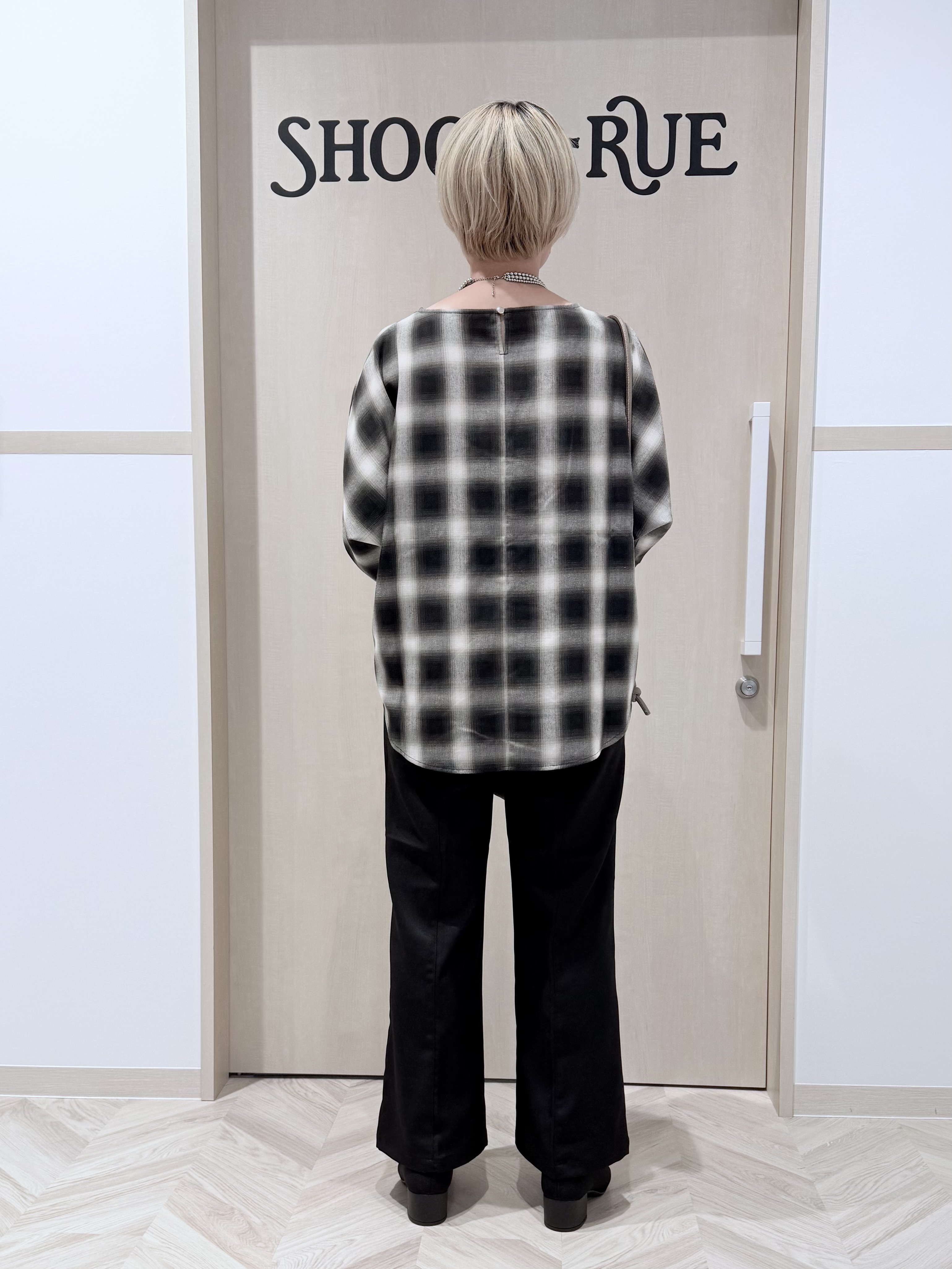 chieさんの「SHOO･LA･RUE｜【着丈選べる/洗濯後しわになりにくい】インせず着られる ドルマンブラウス」を使ったコーディネート
