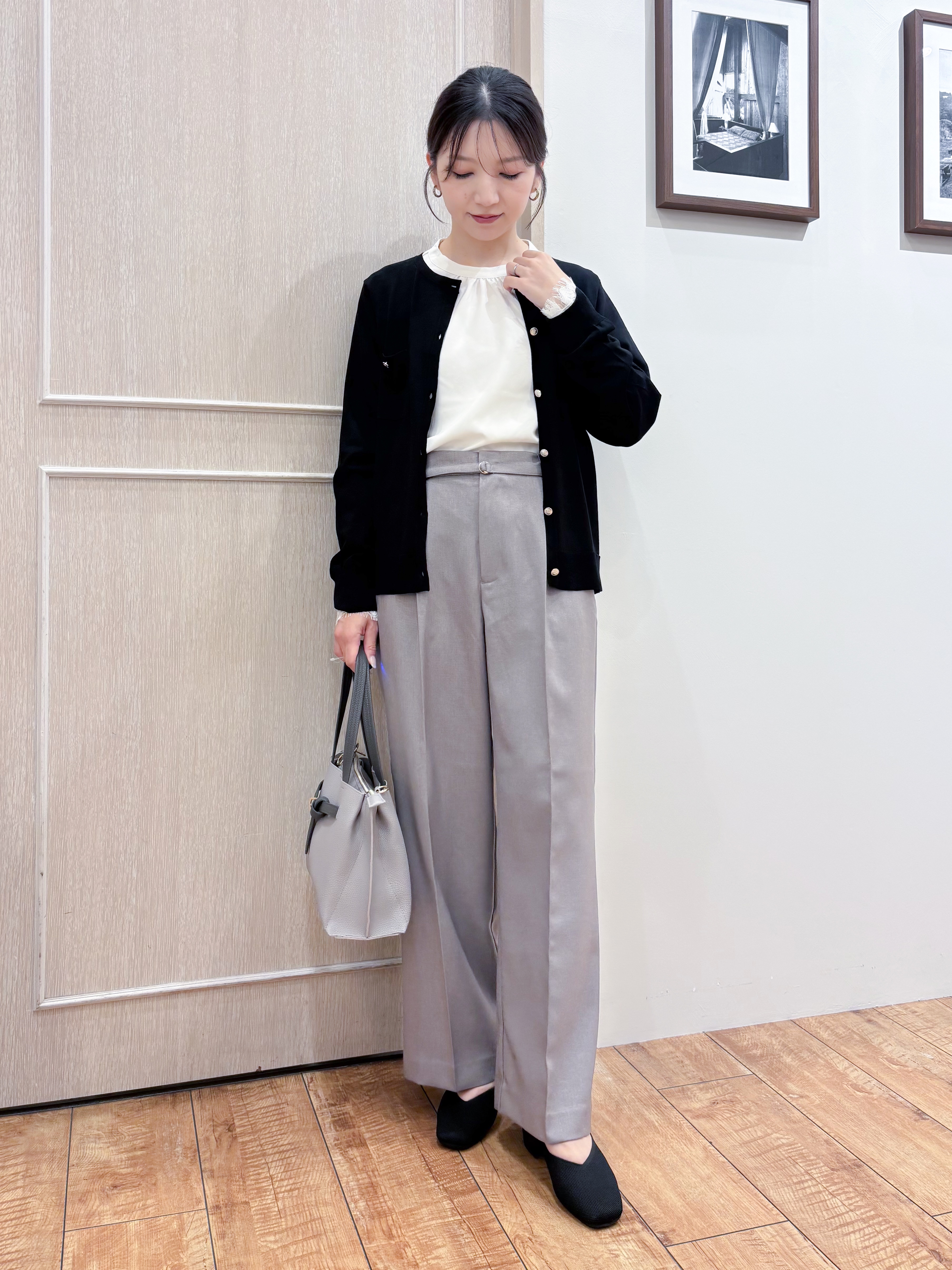 なみさんの「SHOO･LA･RUE｜【洗濯機可/S-LL】金ボタンが上品に。さらさらタッチカーディガン」を使ったコーディネート