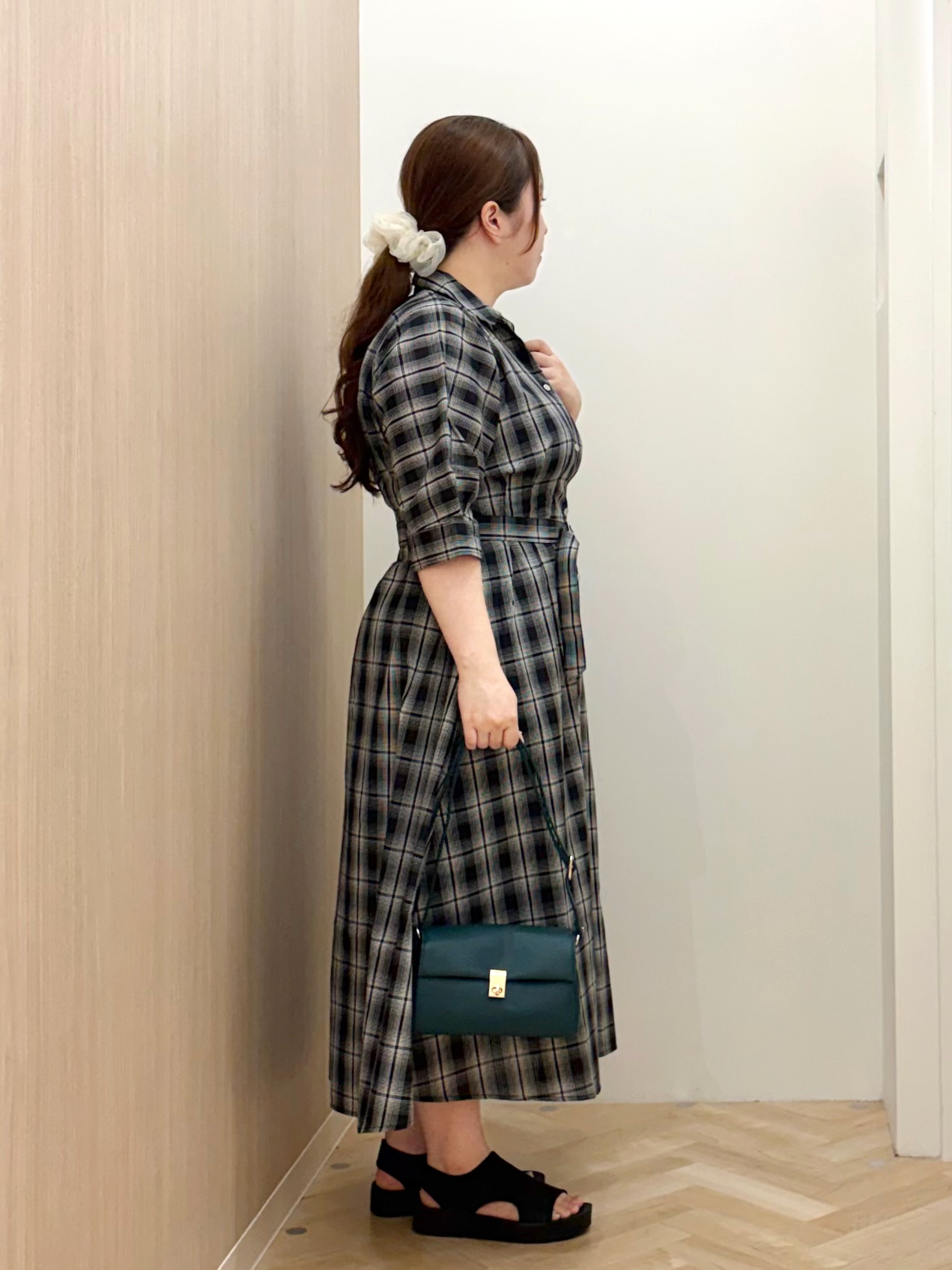 akariさんの「grove｜チェック柄ベルト付シャツワンピース」を使ったコーディネート