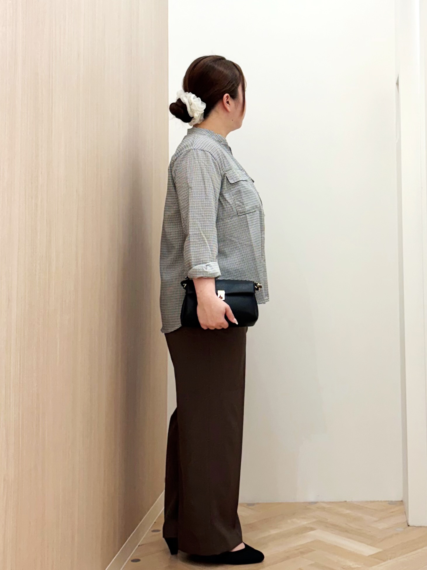 akariさんの「grove｜顔周りをすっきり見せる バンドカラースキッパーシャツ」を使ったコーディネート
