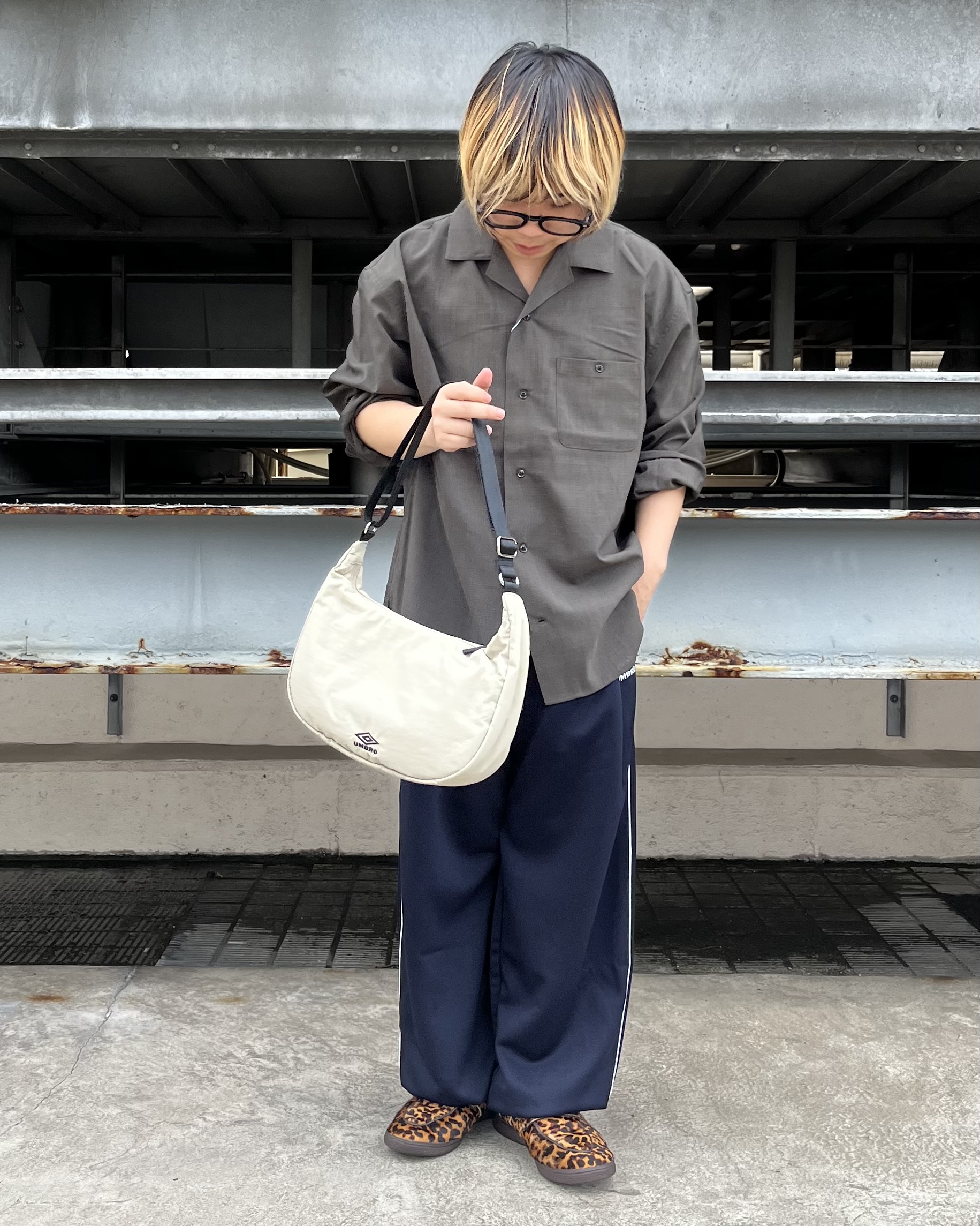 taigaさんの「tk.TAKEO KIKUCHI｜【UMBROコラボ】2WAYトラックパンツ／セットアップOK」を使ったコーディネート