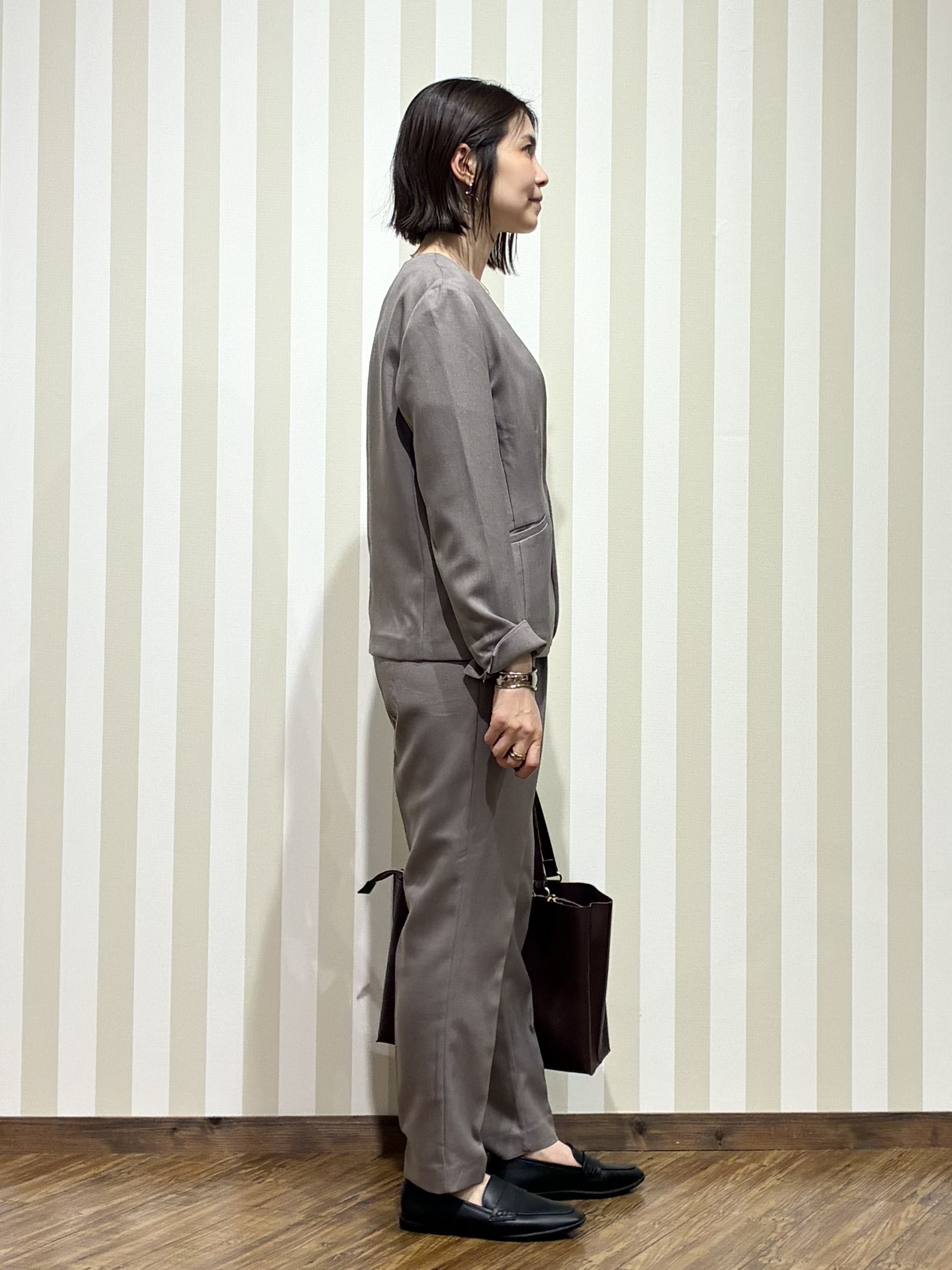 SAOさんの「SHOO･LA･RUE｜【セットアップ可/通勤/洗濯機可/SS-LL】女性らしく決まる カラーレスジャケット」を使ったコーディネート