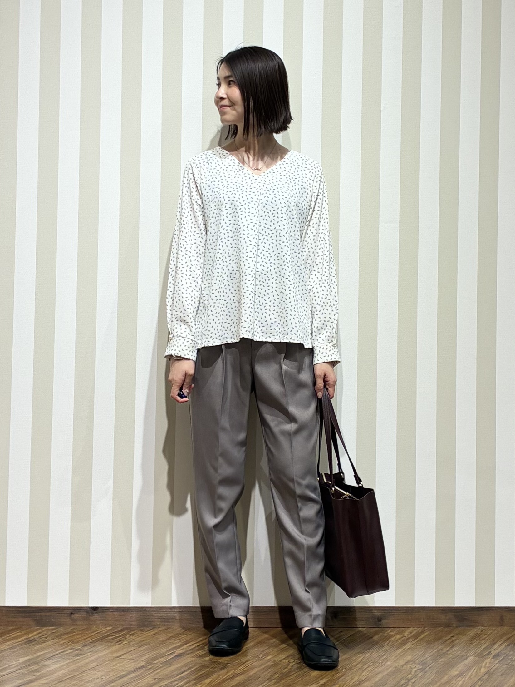 SAOさんの「SHOO･LA･RUE｜【セットアップ可/通勤/洗濯機可/SS-LL】女性らしく決まる カラーレスジャケット」を使ったコーディネート