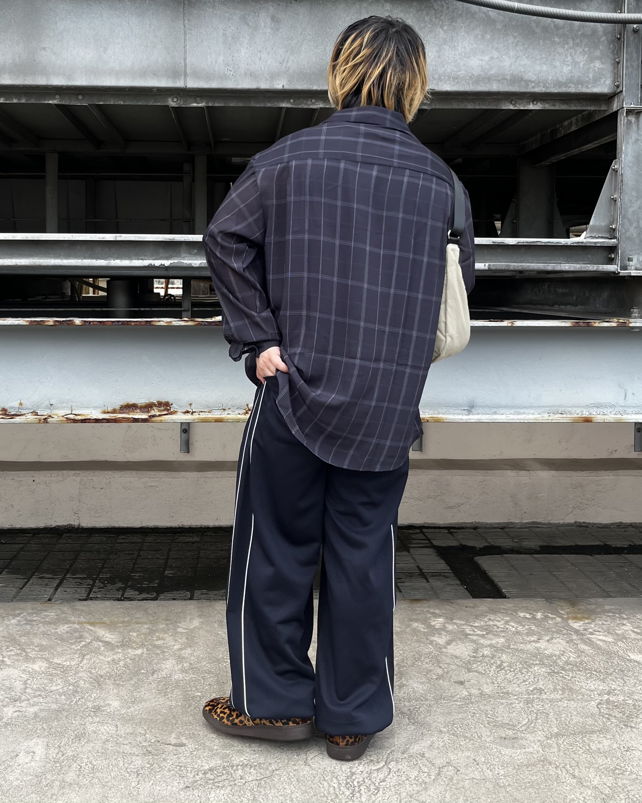 taigaさんの「tk.TAKEO KIKUCHI｜【UMBROコラボ】2WAYトラックパンツ／セットアップOK」を使ったコーディネート