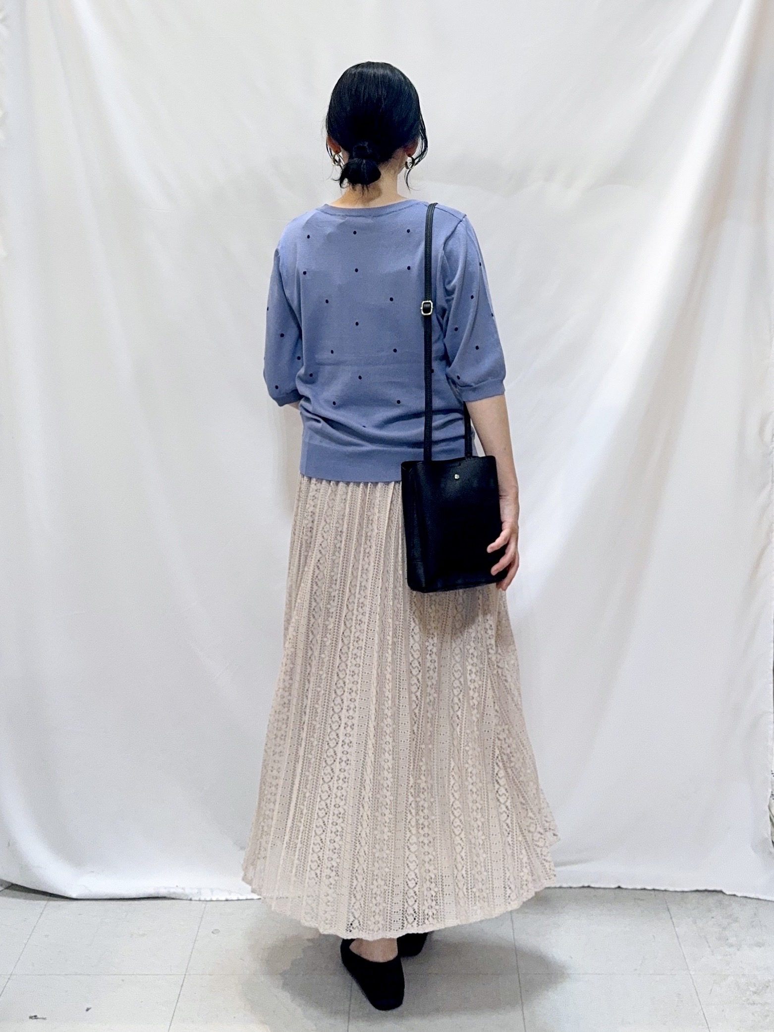 𝐇𝐢𝐫𝐨𝐦𝐢さんの「SHOO･LA･RUE｜【S-LL】さらっとタッチ 大人のドット刺繍ニット」を使ったコーディネート