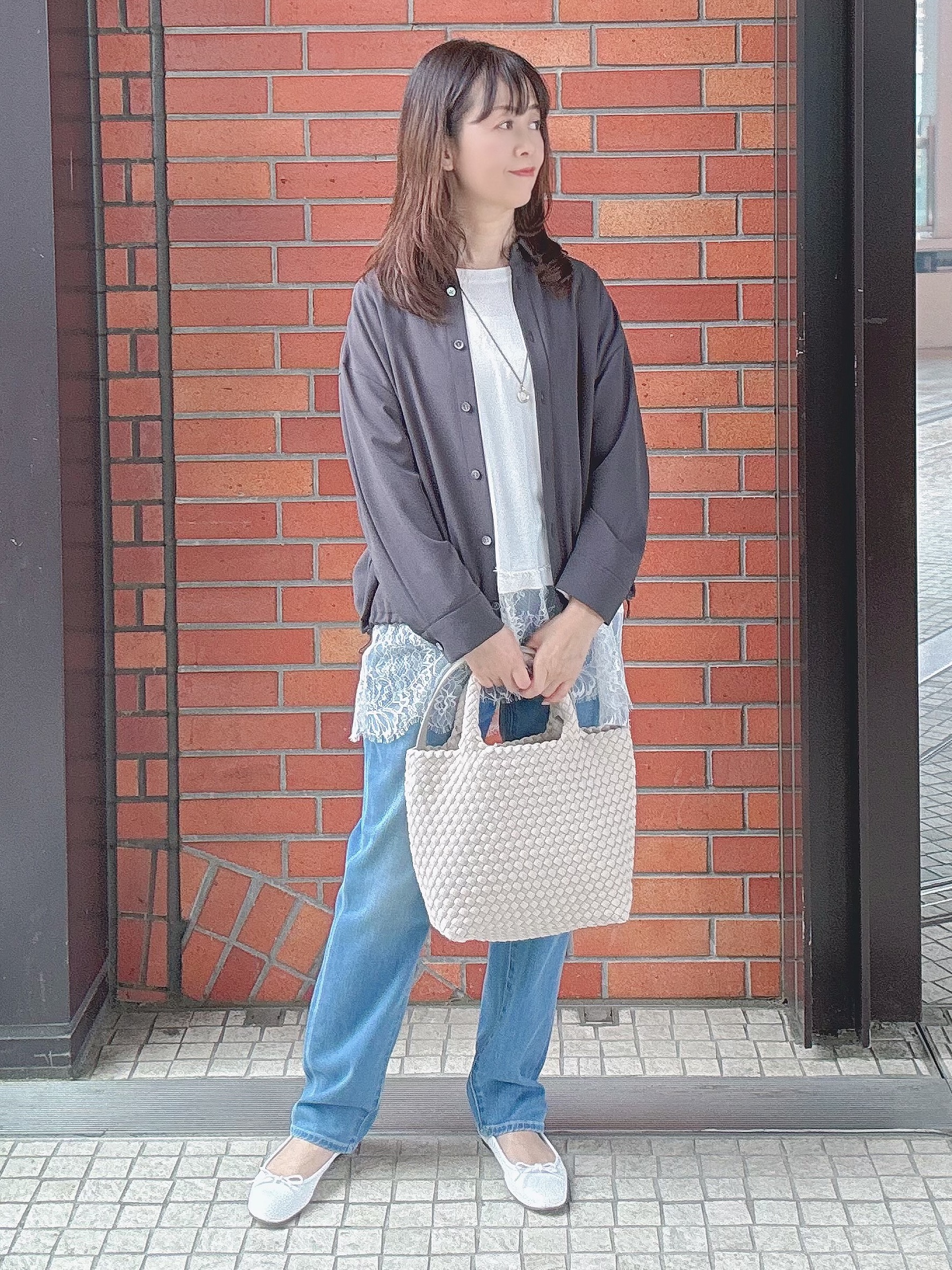 makiさんの「UNTITLED｜【秋羽織り/セットアップ可/UVカット】エアリークールドロストシャツ」を使ったコーディネート