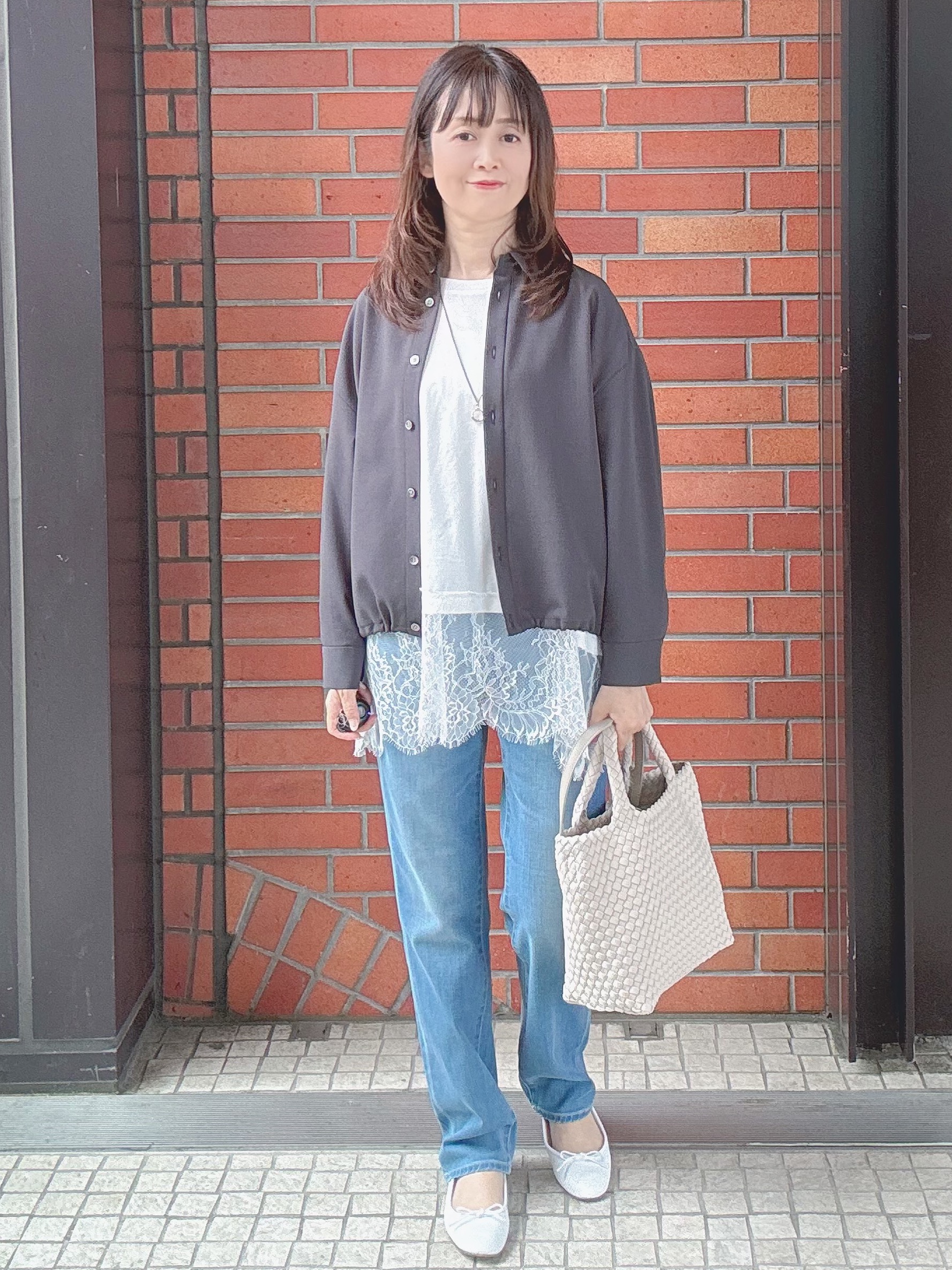 makiさんの「UNTITLED｜【秋羽織り/セットアップ可/UVカット】エアリークールドロストシャツ」を使ったコーディネート