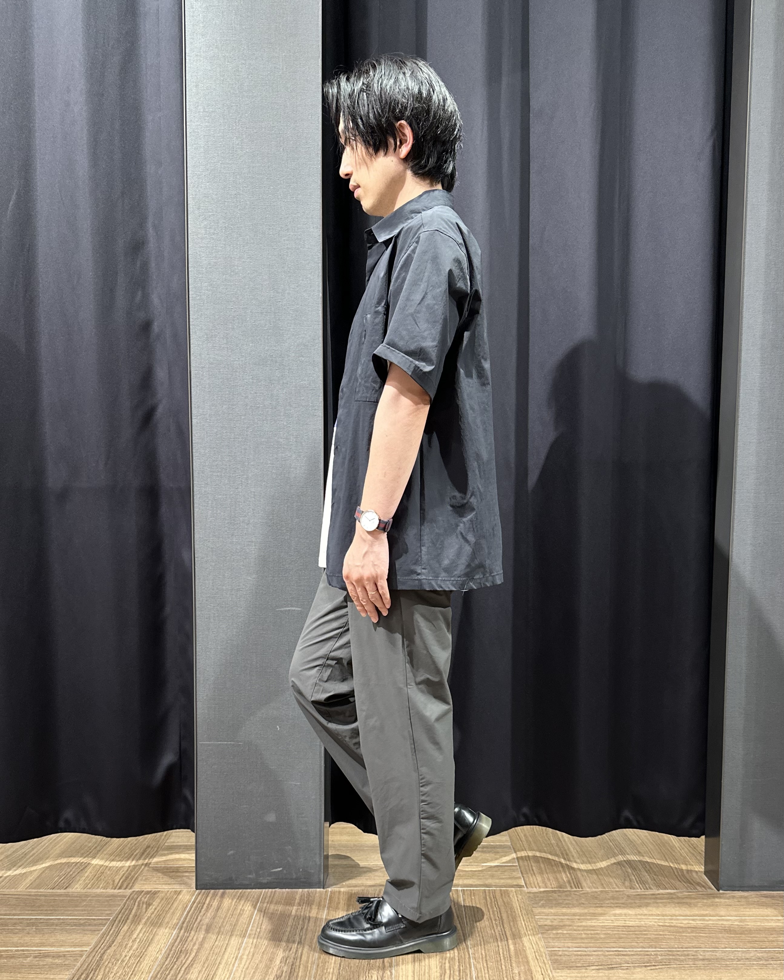 tomoyaさんの「THE SHOP TK｜【接触冷感/洗濯機OK/セットアップ可】ナイロンストレッチ半袖シャツ」を使ったコーディネート