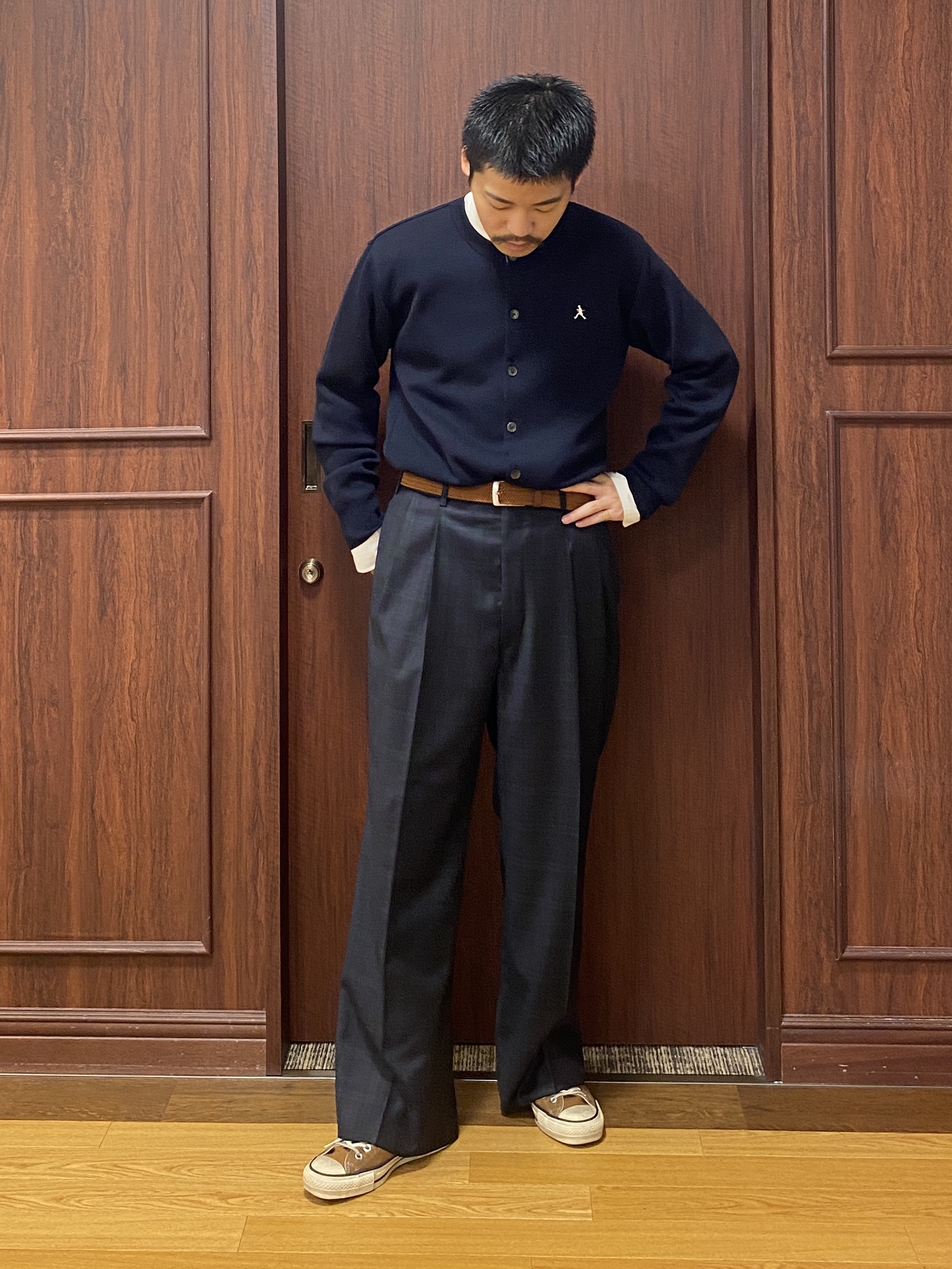 石井友也さんの「TAKEO KIKUCHI｜【BOWLER HAT LABEL】ボーラーハットウォーカー刺繍 ボタンダウンシャツ」を使ったコーディネート