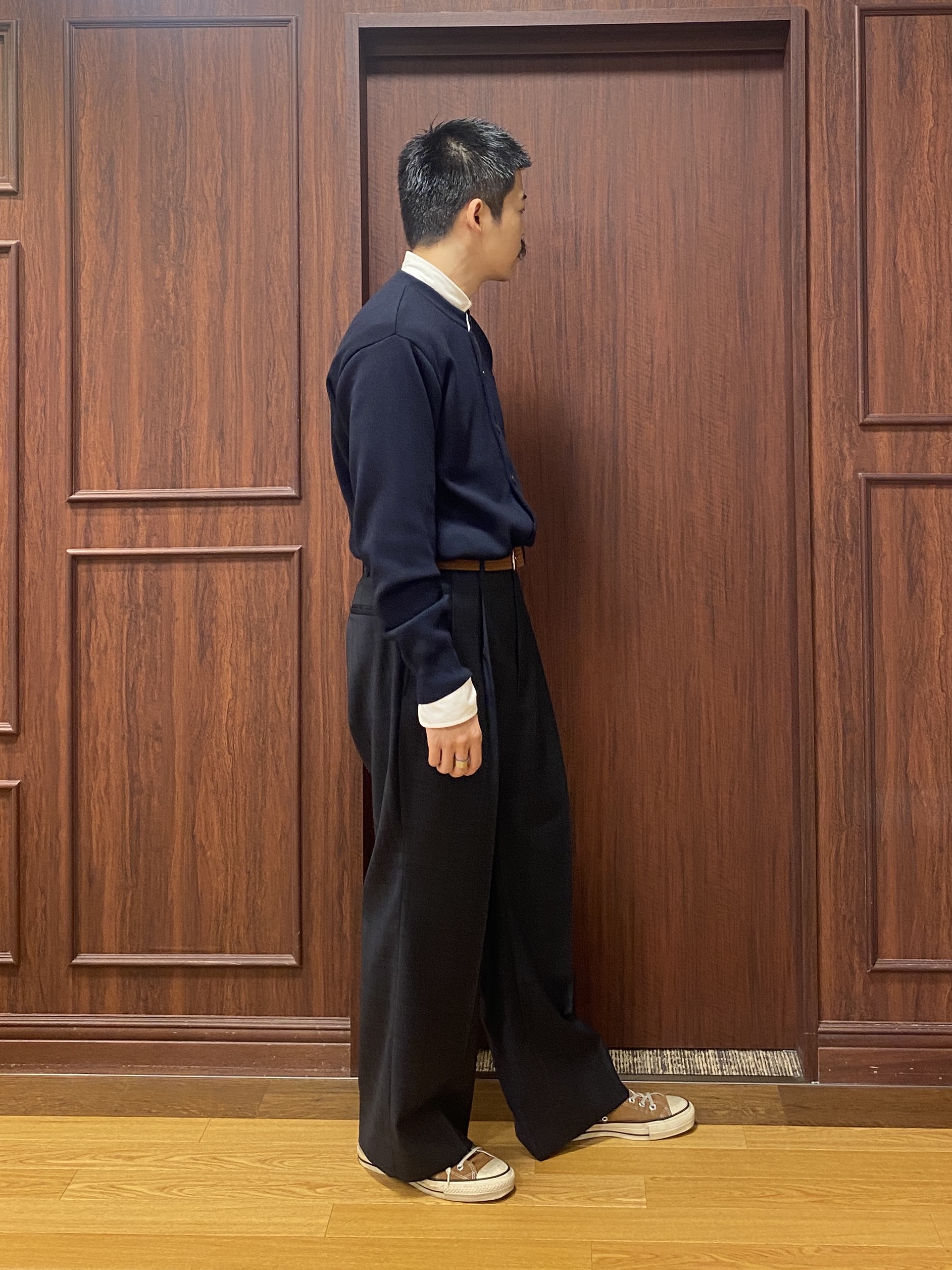石井友也さんの「TAKEO KIKUCHI｜【BOWLER HAT LABEL】ボーラーハットウォーカー刺繍 ボタンダウンシャツ」を使ったコーディネート