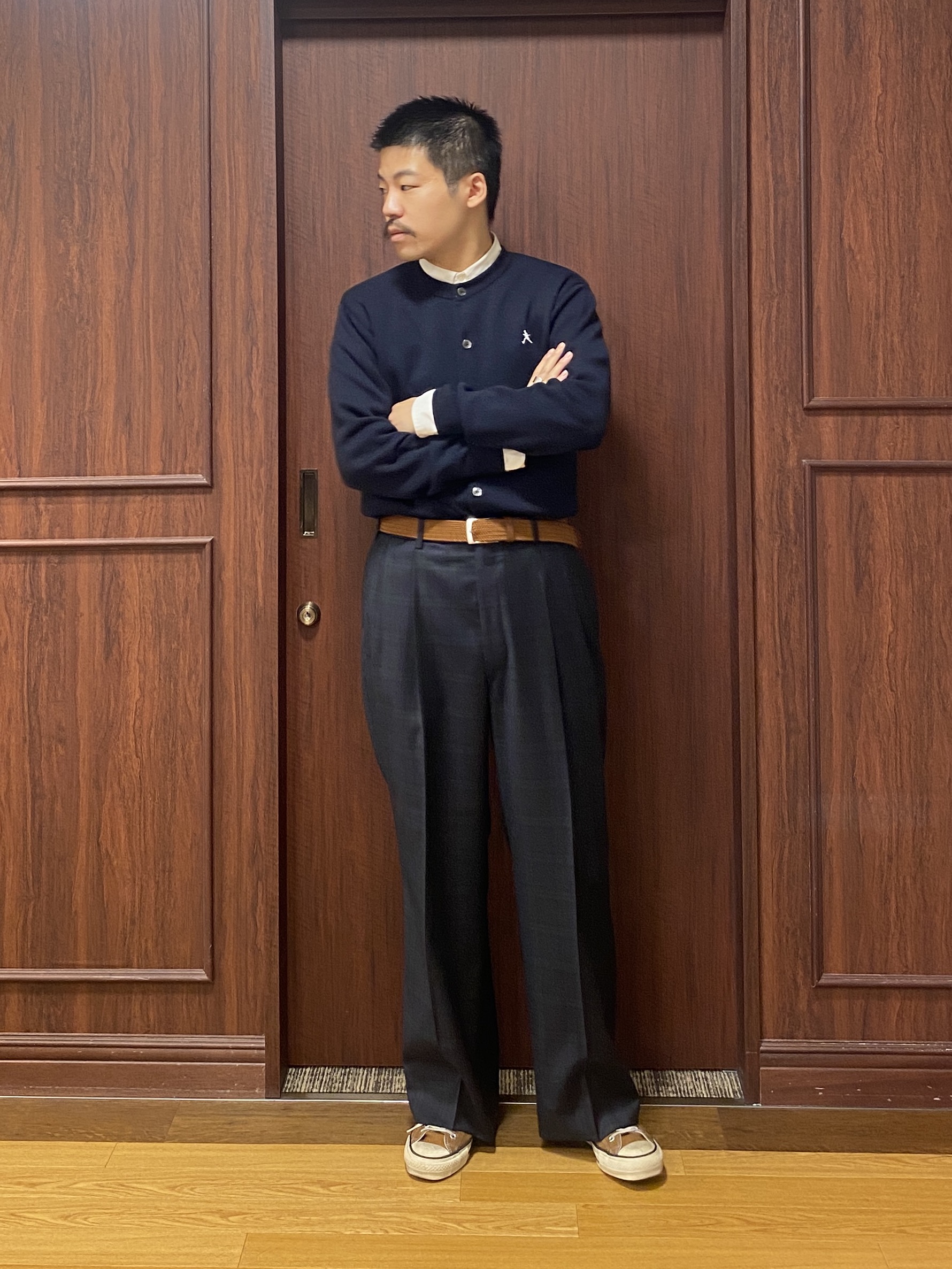 石井友也さんの「TAKEO KIKUCHI｜【BOWLER HAT LABEL】ボーラーハットウォーカー刺繍 ボタンダウンシャツ」を使ったコーディネート