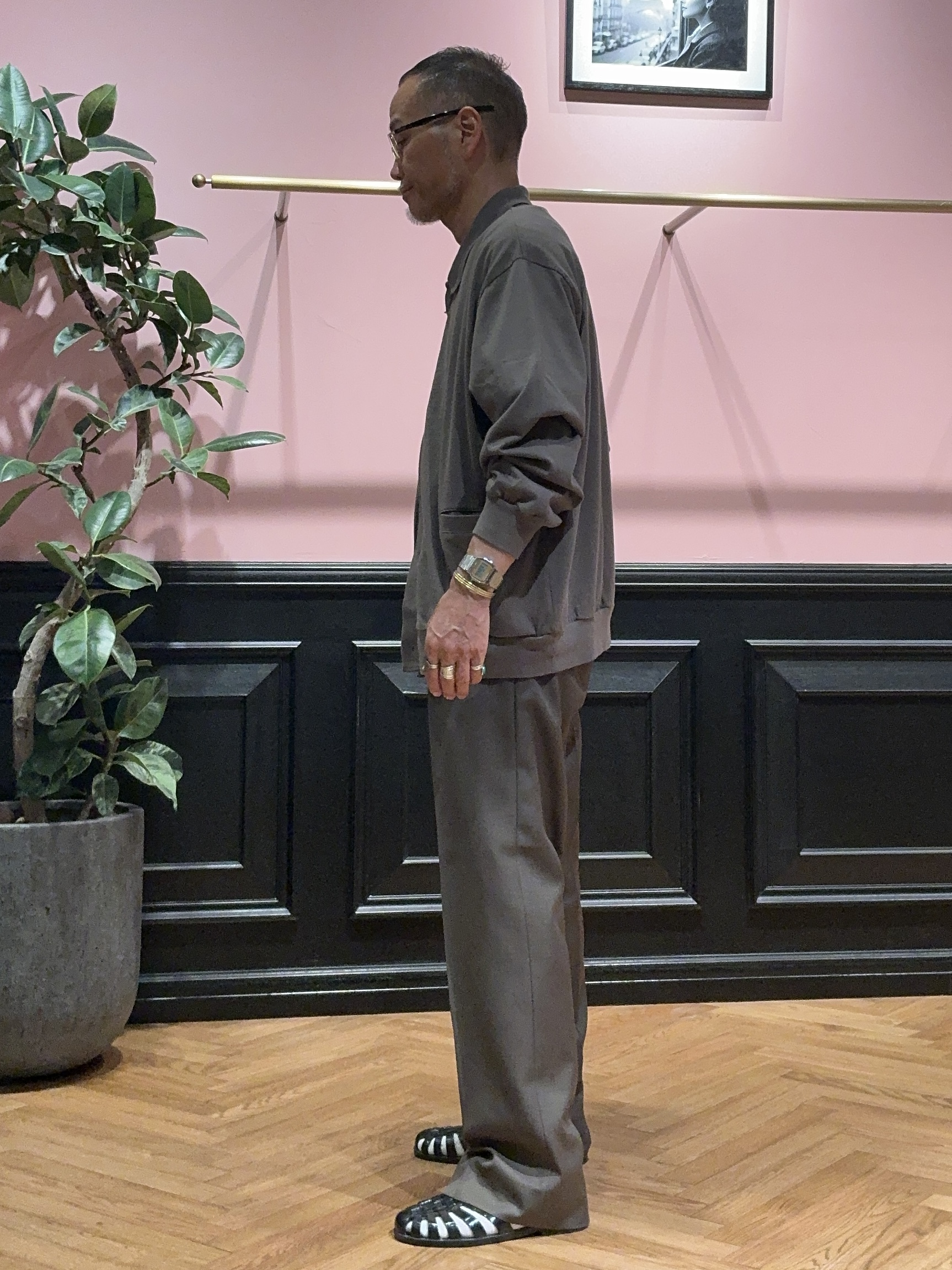 torigoeさんの「DRESSTERIOR｜【接触冷感／UVカット／抗菌防臭／しわ防止】クールデオドラント ロゴTシャツ」を使ったコーディネート