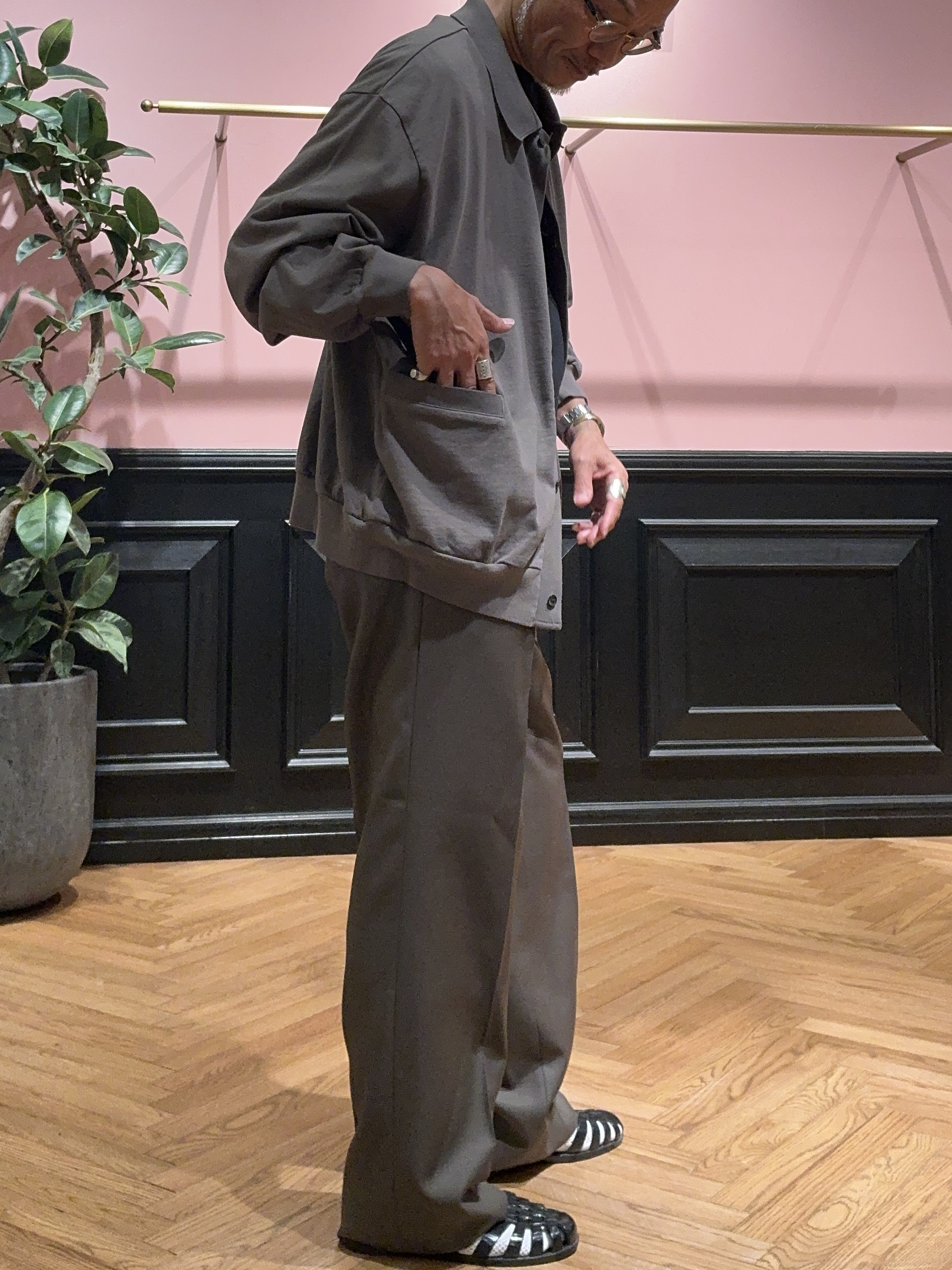 torigoeさんの「DRESSTERIOR｜【接触冷感／UVカット／抗菌防臭／しわ防止】クールデオドラント ロゴTシャツ」を使ったコーディネート