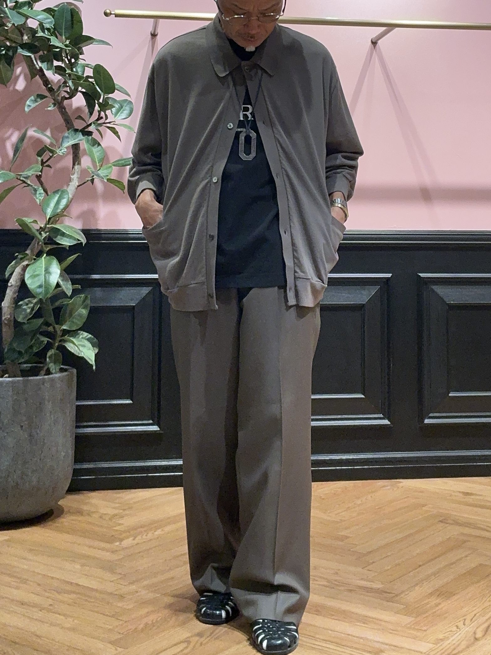 torigoeさんの「DRESSTERIOR｜【接触冷感／UVカット／抗菌防臭／しわ防止】クールデオドラント ロゴTシャツ」を使ったコーディネート