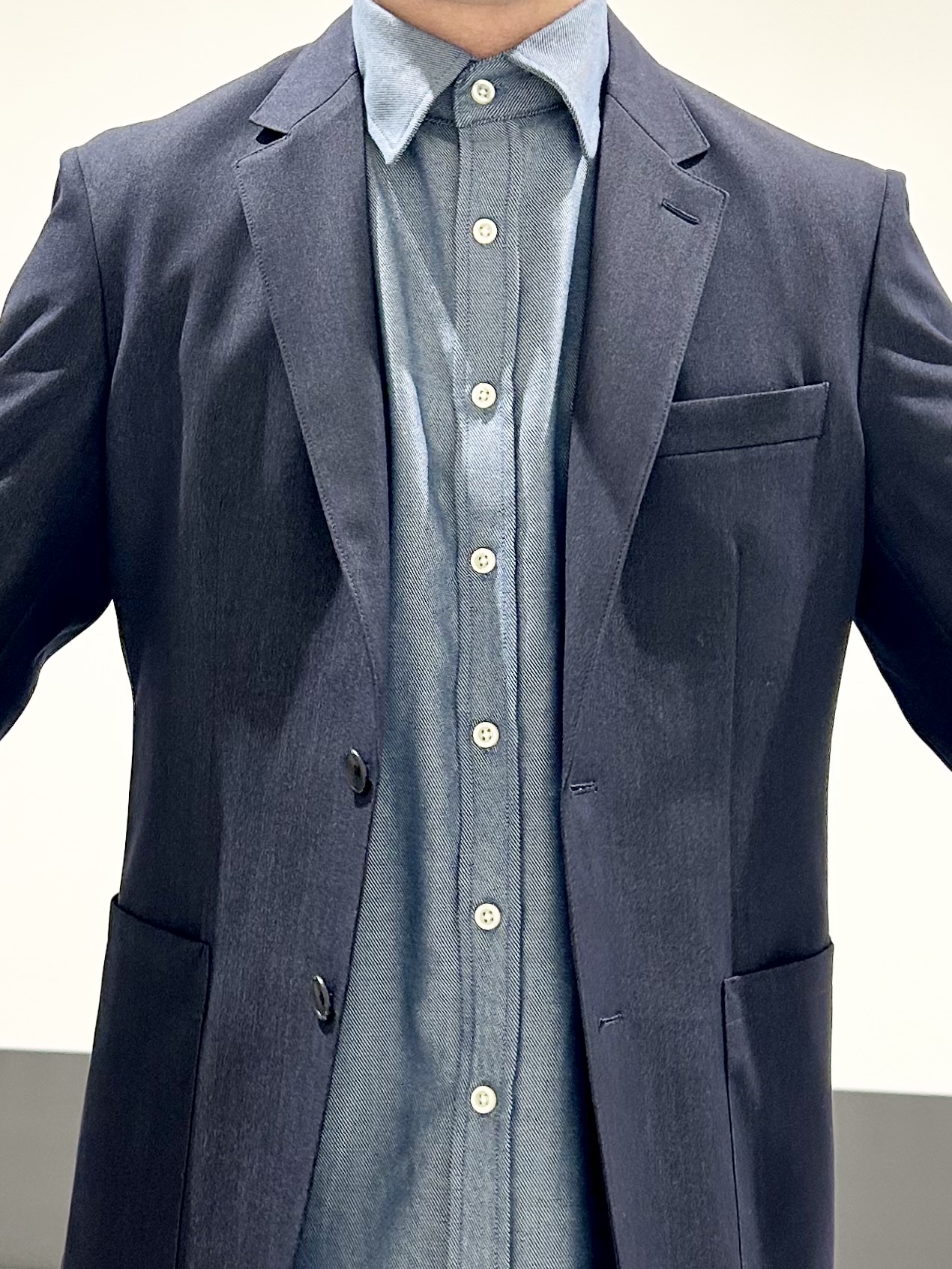 KENJI Iさんの「THE SHOP TK｜【ストレッチ／洗濯機OK／セットアップ可】デニムライク ジャケット」を使ったコーディネート