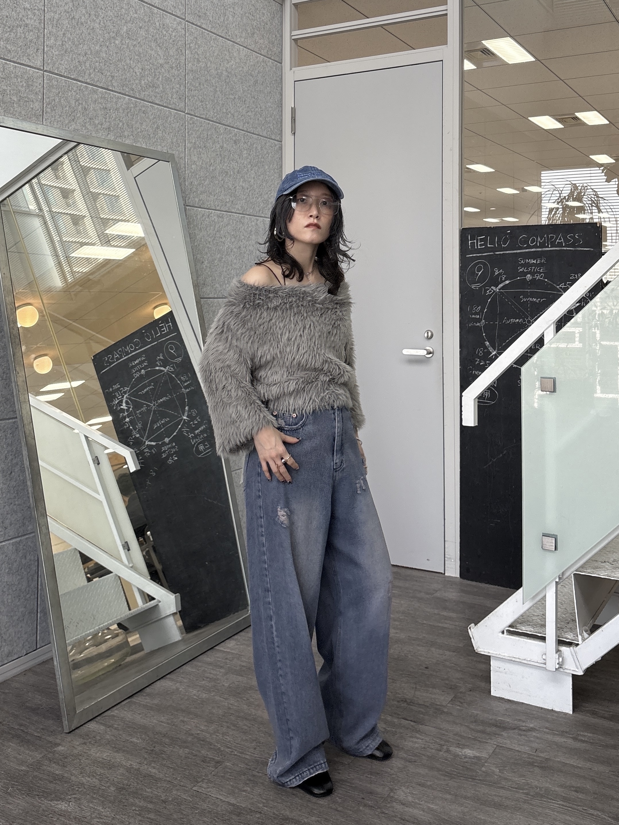 kotakiさんの「INDIVI｜フェザーニットオフショルプルオーバー」を使ったコーディネート
