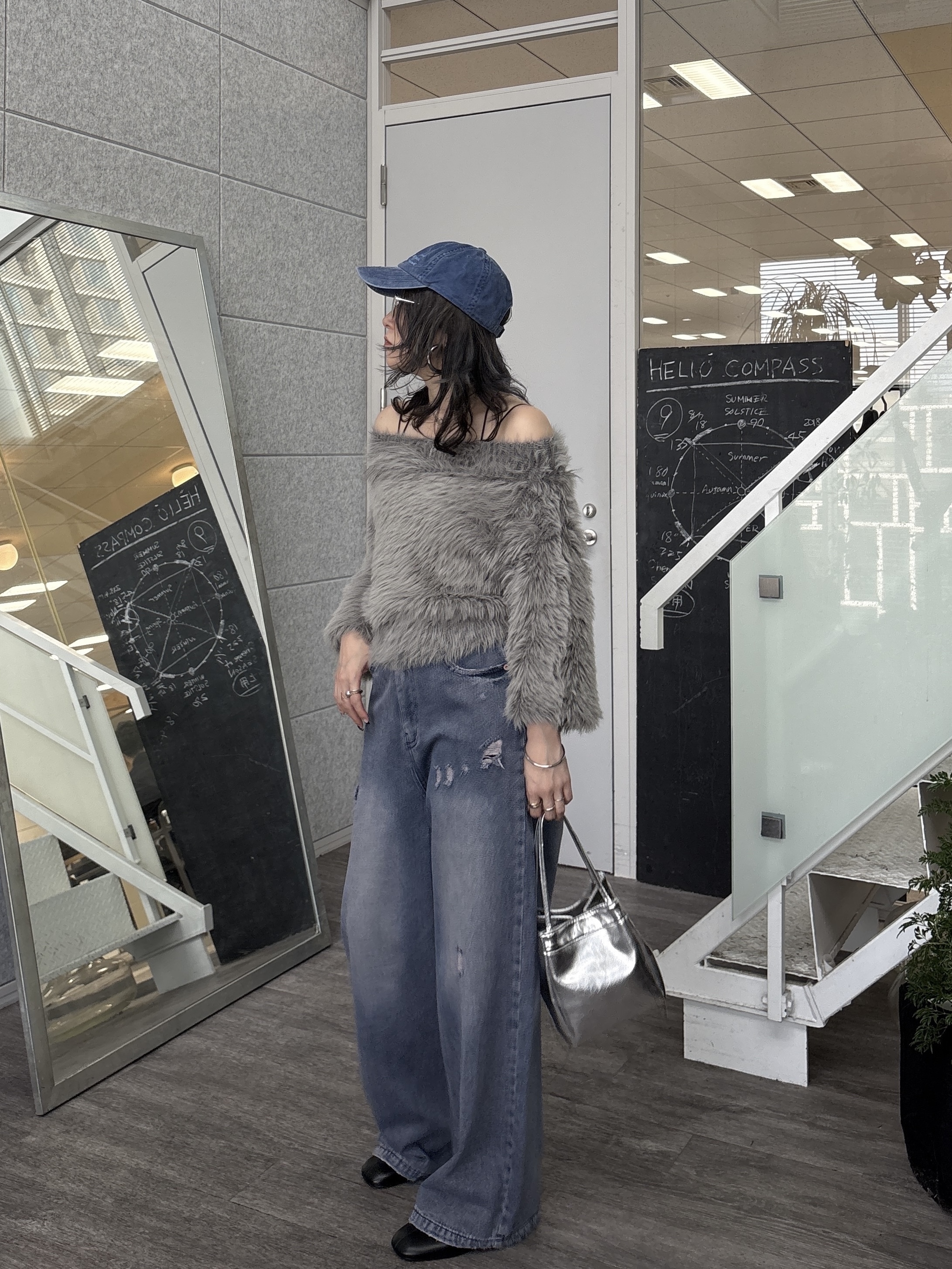kotakiさんの「INDIVI｜フェザーニットオフショルプルオーバー」を使ったコーディネート