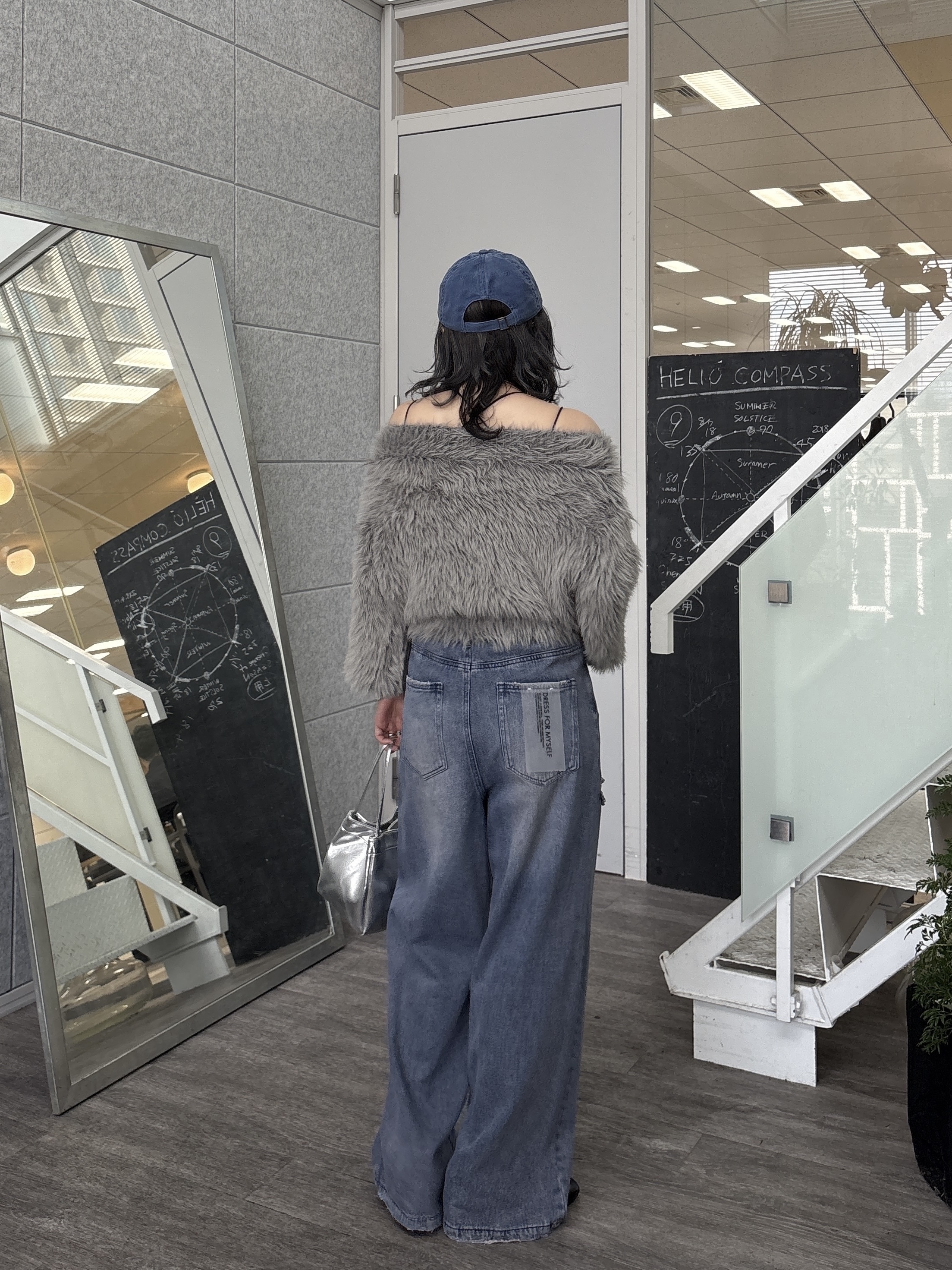 kotakiさんの「INDIVI｜フェザーニットオフショルプルオーバー」を使ったコーディネート