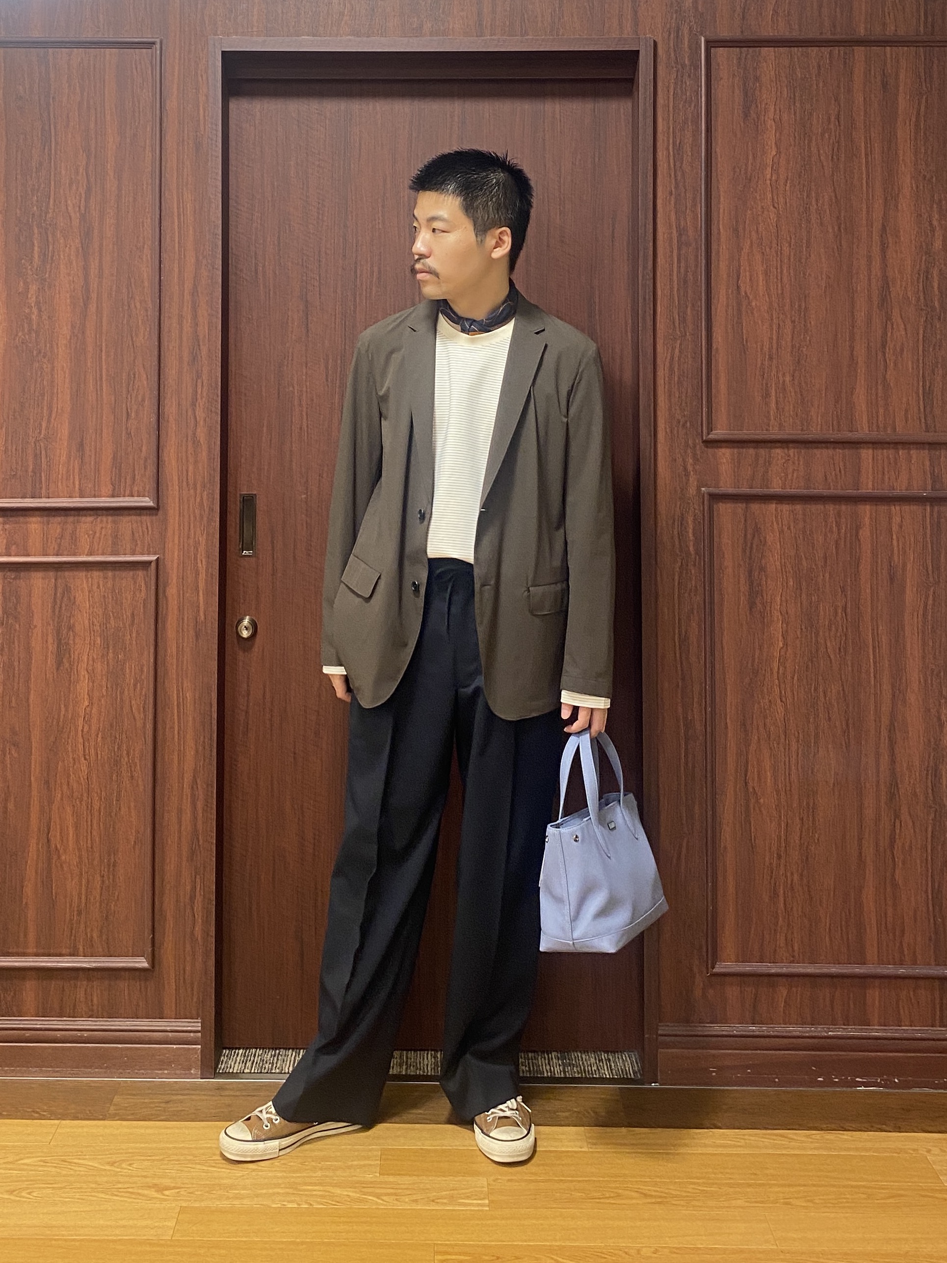 石井友也さんの「TAKEO KIKUCHI｜3Dナイロンストレッチ ジャケット」を使ったコーディネート