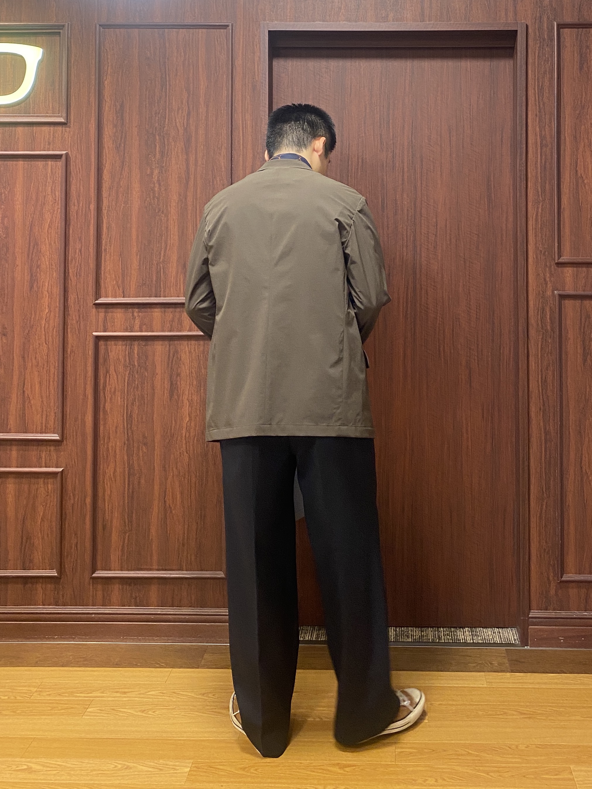 石井友也さんの「TAKEO KIKUCHI｜3Dナイロンストレッチ ジャケット」を使ったコーディネート
