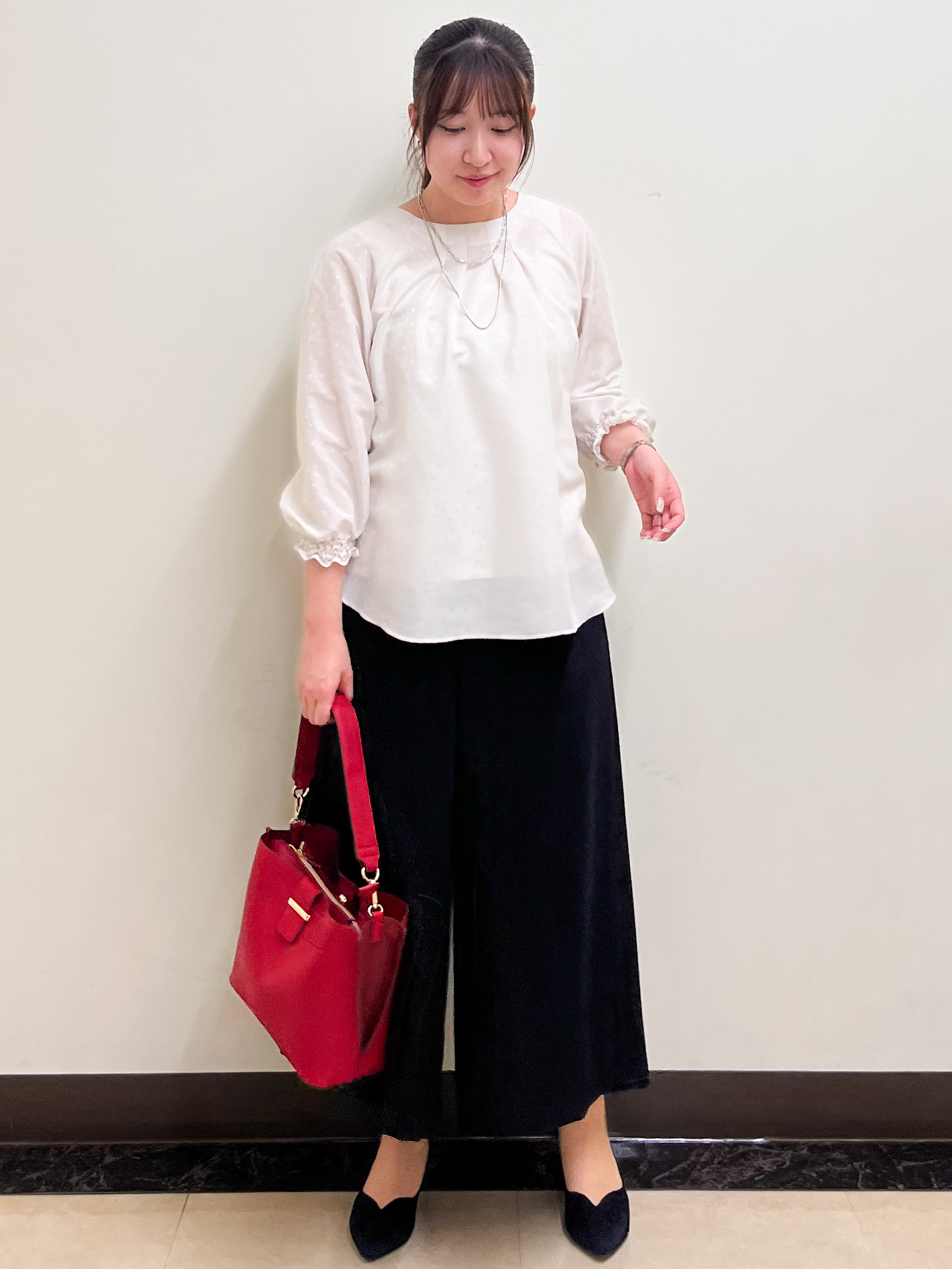 mikikoさんの「Reflect｜タックデザイン ラグランスリーブブラウス」を使ったコーディネート