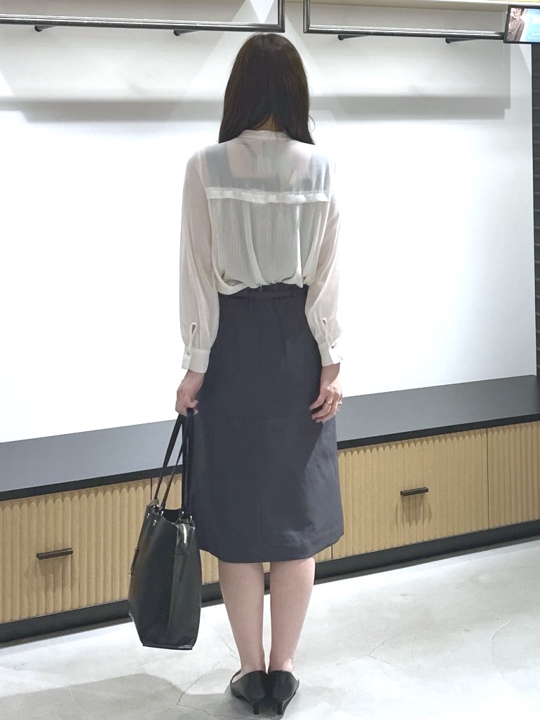 keito.iさんの「OPAQUE.CLIP｜プリーツレイヤードバンドカラーブラウス【洗濯機OK／イージーアイロン／防シワ】」を使ったコーディネート