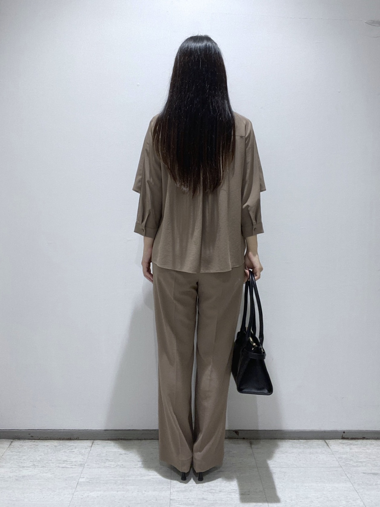 meiさんの「INDIVI｜【羽織りにも！/UVケア/着る日傘】ケープ風ブラウス」を使ったコーディネート