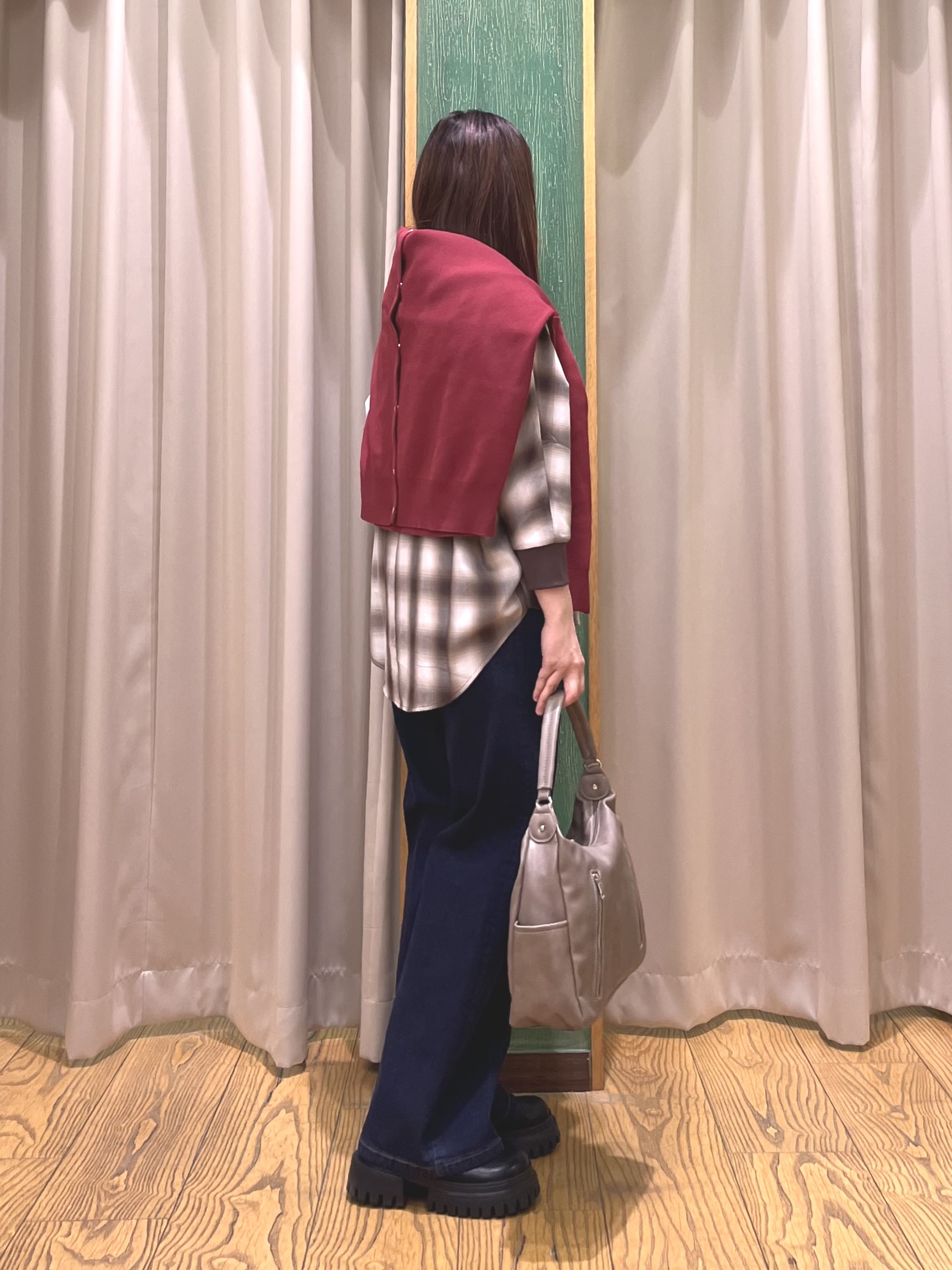 ゆっきーさんの「SHOO･LA･RUE｜【着丈選べる/洗濯後しわになりにくい】インせず着られる ドルマンブラウス」を使ったコーディネート