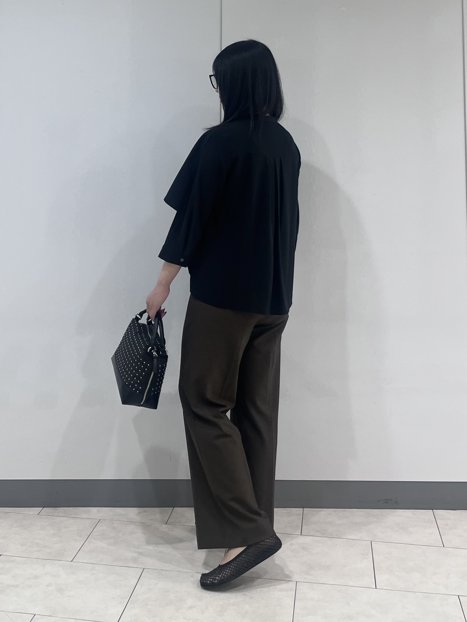 hasuさんの「INDIVI｜【羽織りにも！/UVケア/着る日傘】ケープ風ブラウス」を使ったコーディネート