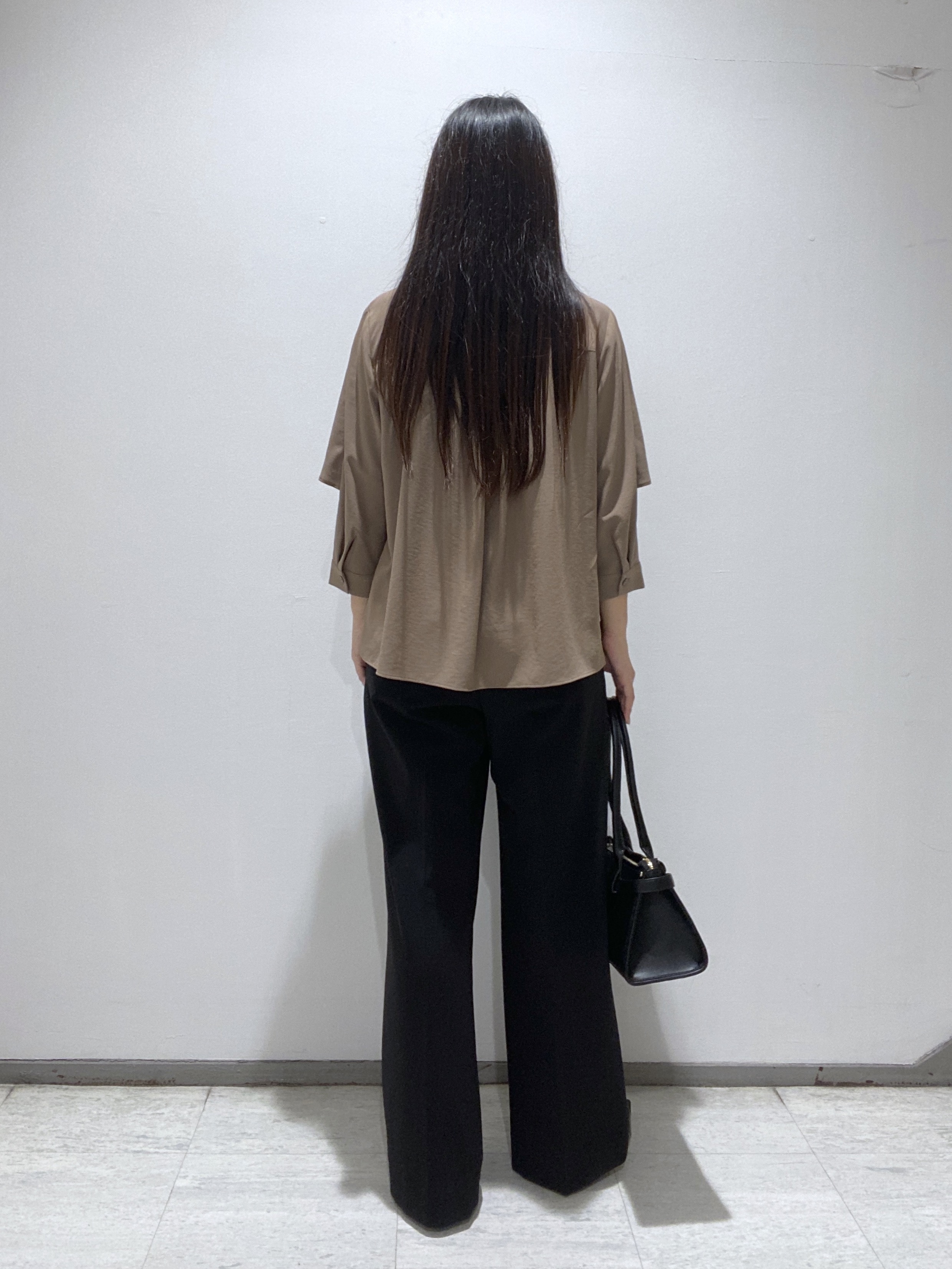 meiさんの「INDIVI｜【羽織りにも！/UVケア/着る日傘】ケープ風ブラウス」を使ったコーディネート