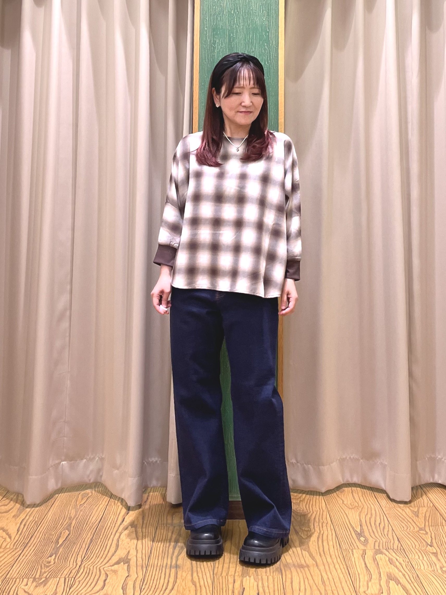 ゆっきーさんの「SHOO･LA･RUE｜【着丈選べる/洗濯後しわになりにくい】インせず着られる ドルマンブラウス」を使ったコーディネート