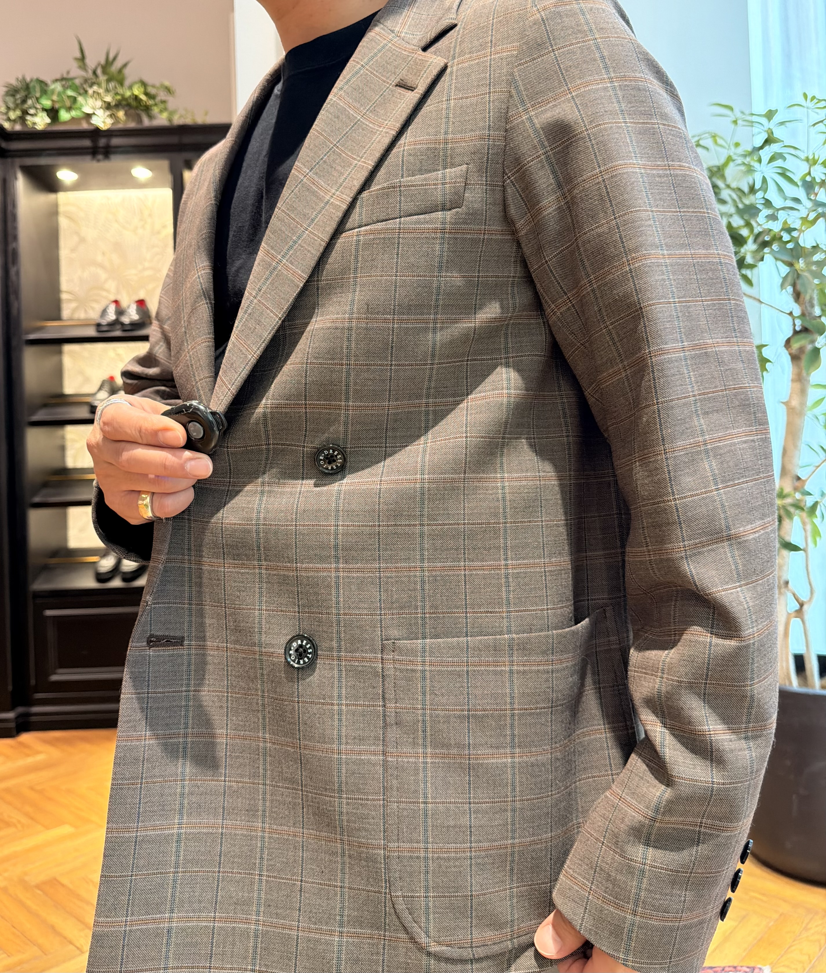 鶴田大士さんの「DRESSTERIOR｜【ウォッシャブル】サイドゴア ワンタックワイドパンツ」を使ったコーディネート