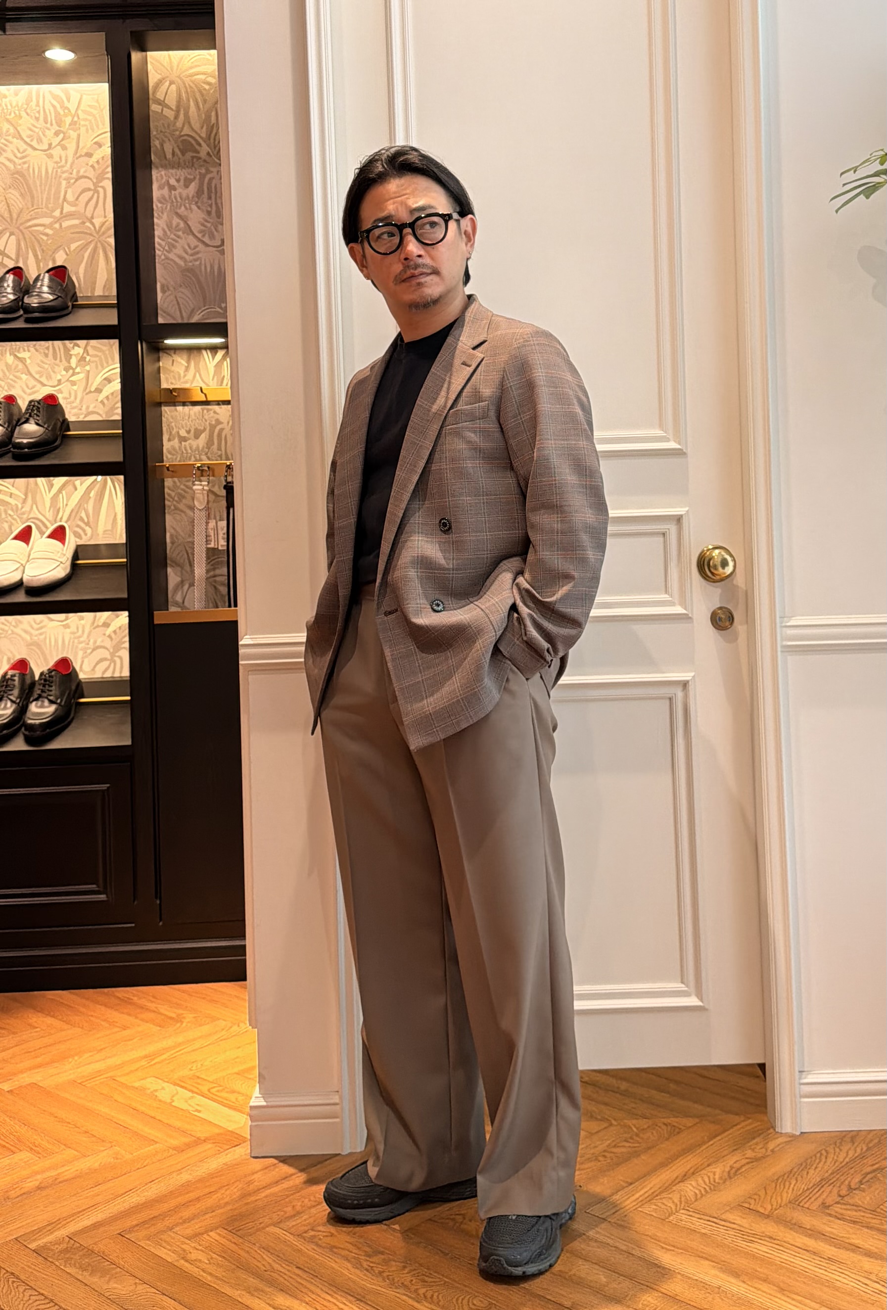 鶴田大士さんの「DRESSTERIOR｜【ウォッシャブル】サイドゴア ワンタックワイドパンツ」を使ったコーディネート