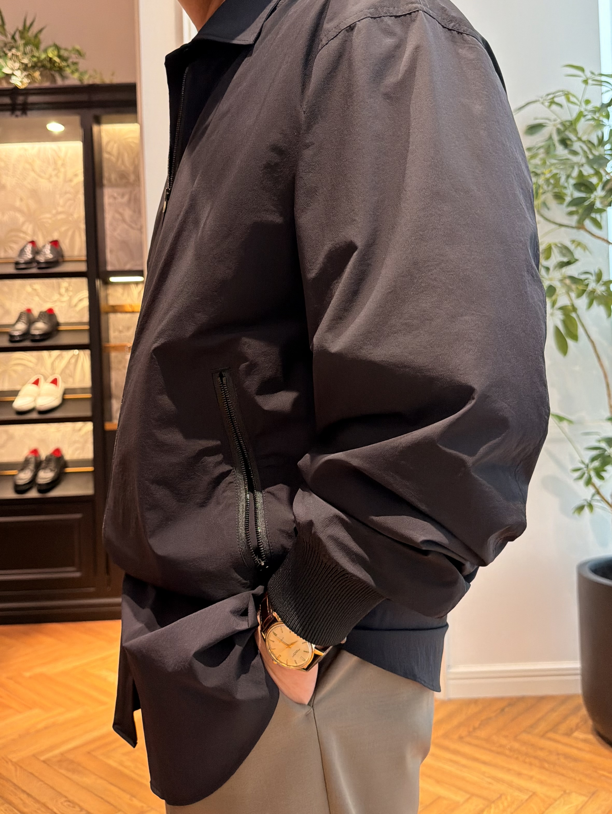 鶴田大士さんの「DRESSTERIOR｜【干場義雅&times;K－3B&times;DRESSTERIOR】ブラックMA－1」を使ったコーディネート