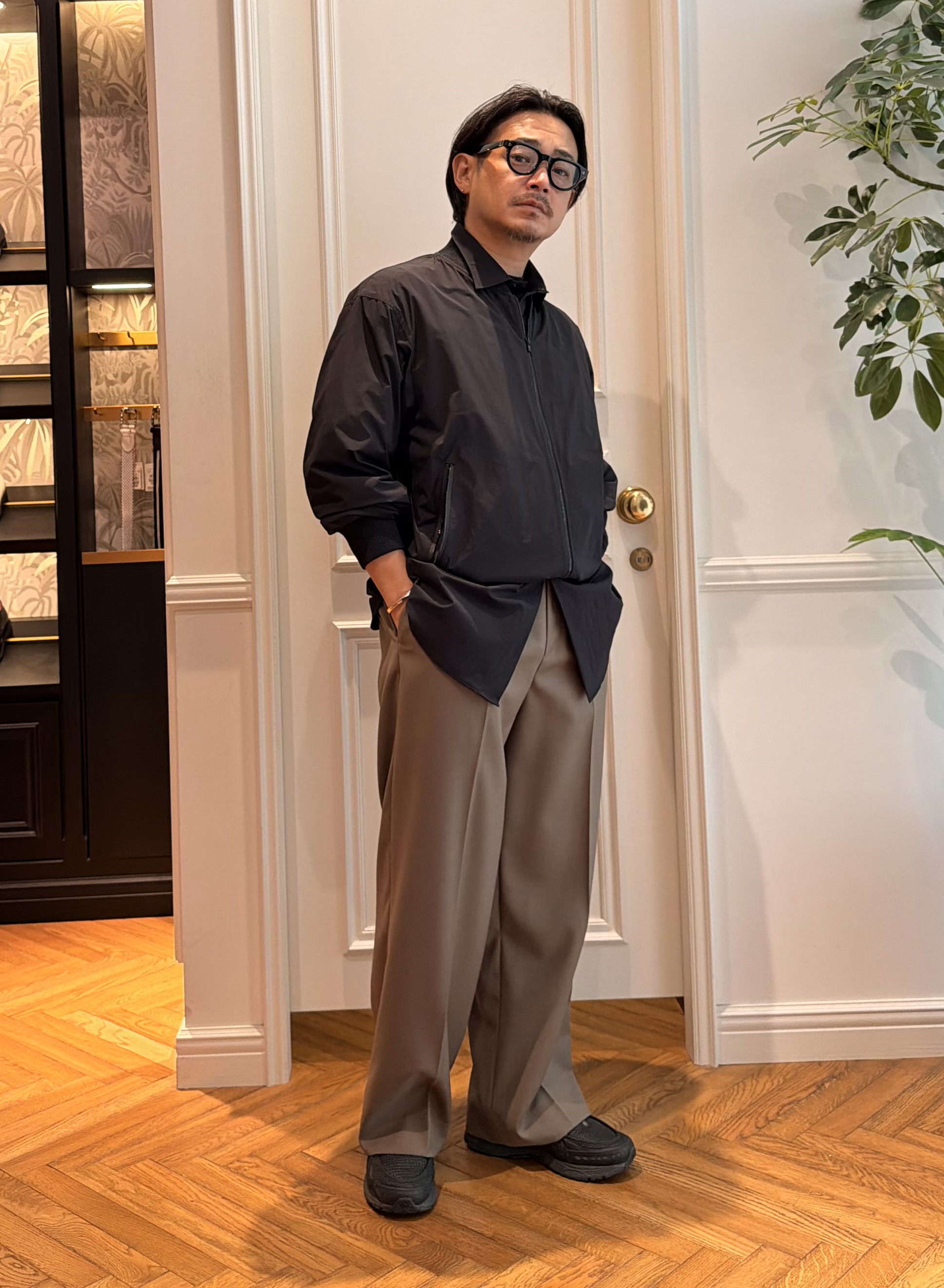 鶴田大士さんの「DRESSTERIOR｜【干場義雅&times;K－3B&times;DRESSTERIOR】ブラックMA－1」を使ったコーディネート
