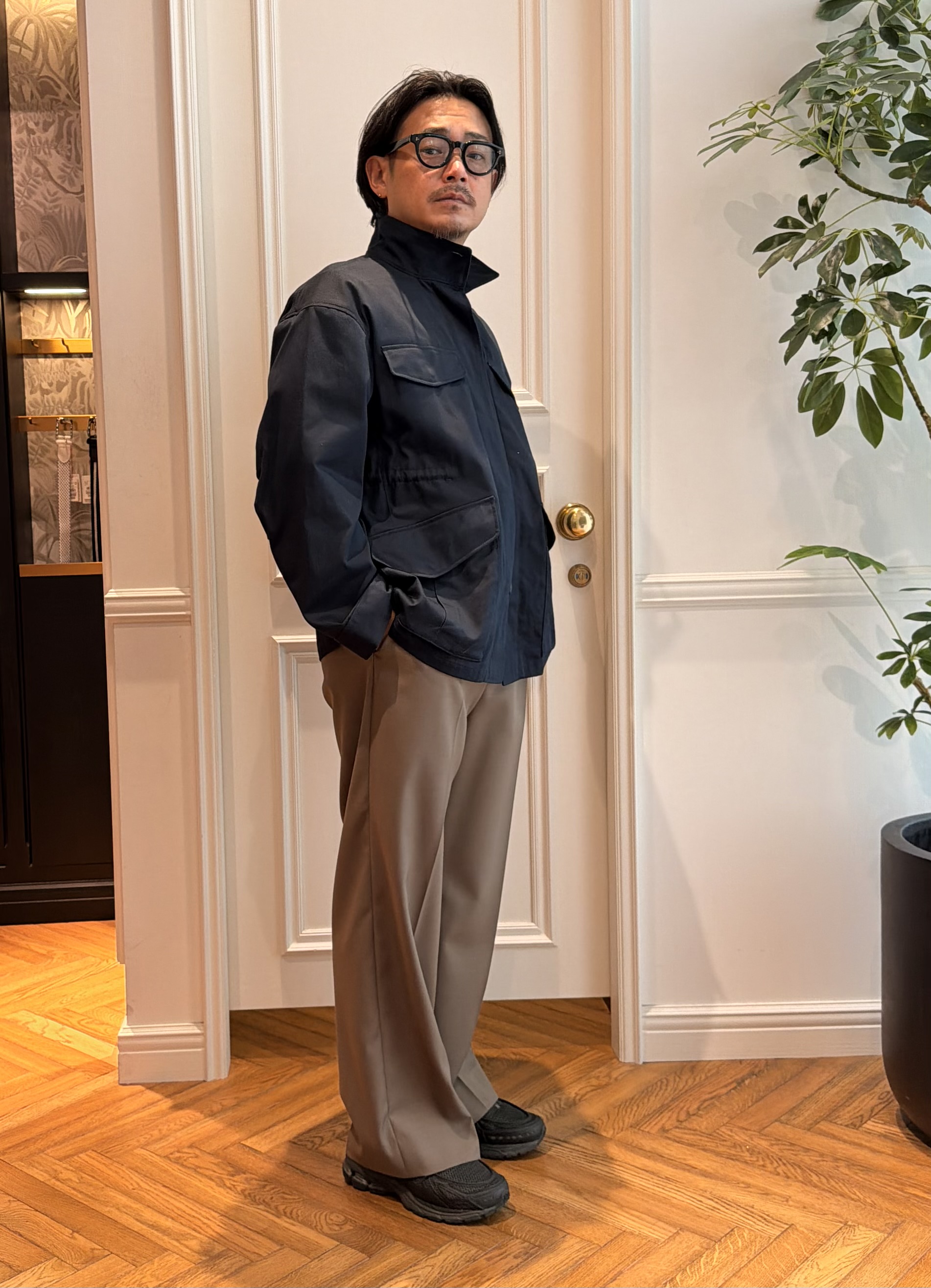 鶴田大士さんの「DRESSTERIOR｜【ウォッシャブル】コンパクトコットンミリタリーブルゾン」を使ったコーディネート
